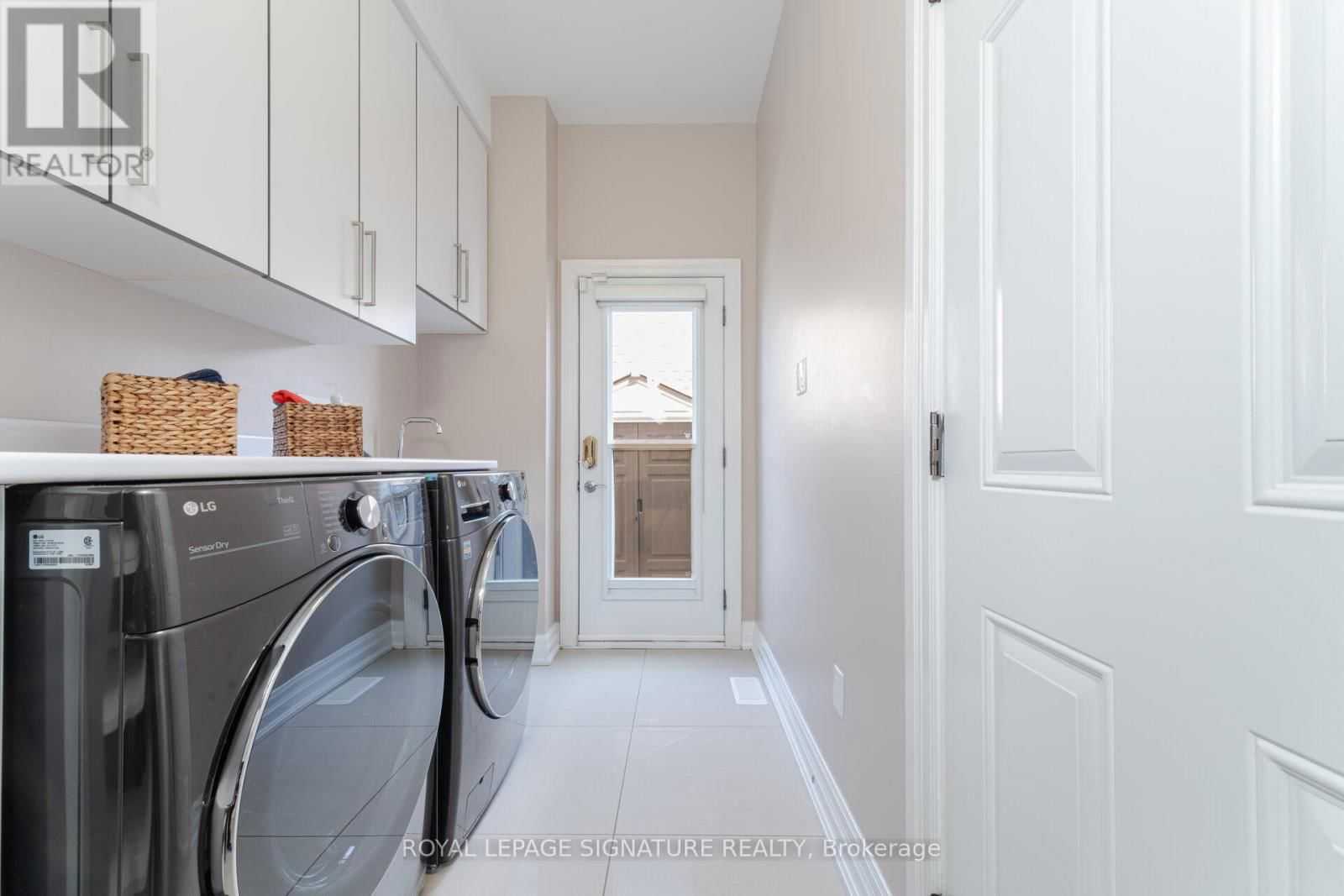 64 SEABREEZE CRESCENT Image 24