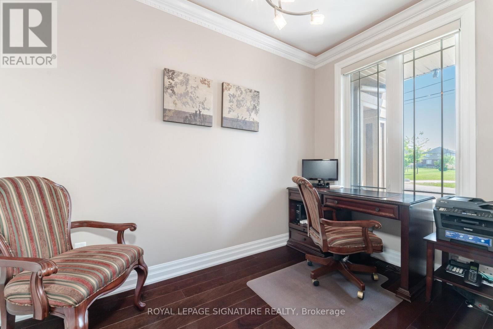 64 SEABREEZE CRESCENT Image 25
