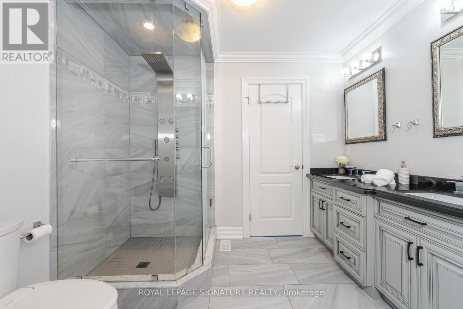 64 SEABREEZE CRESCENT Image 30