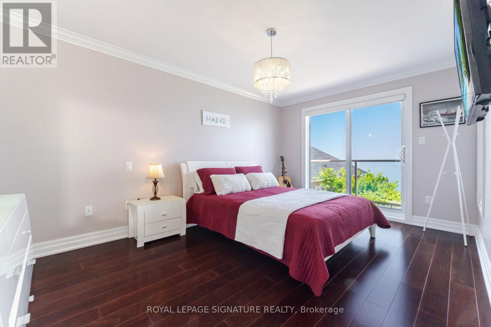 64 SEABREEZE CRESCENT Image 34