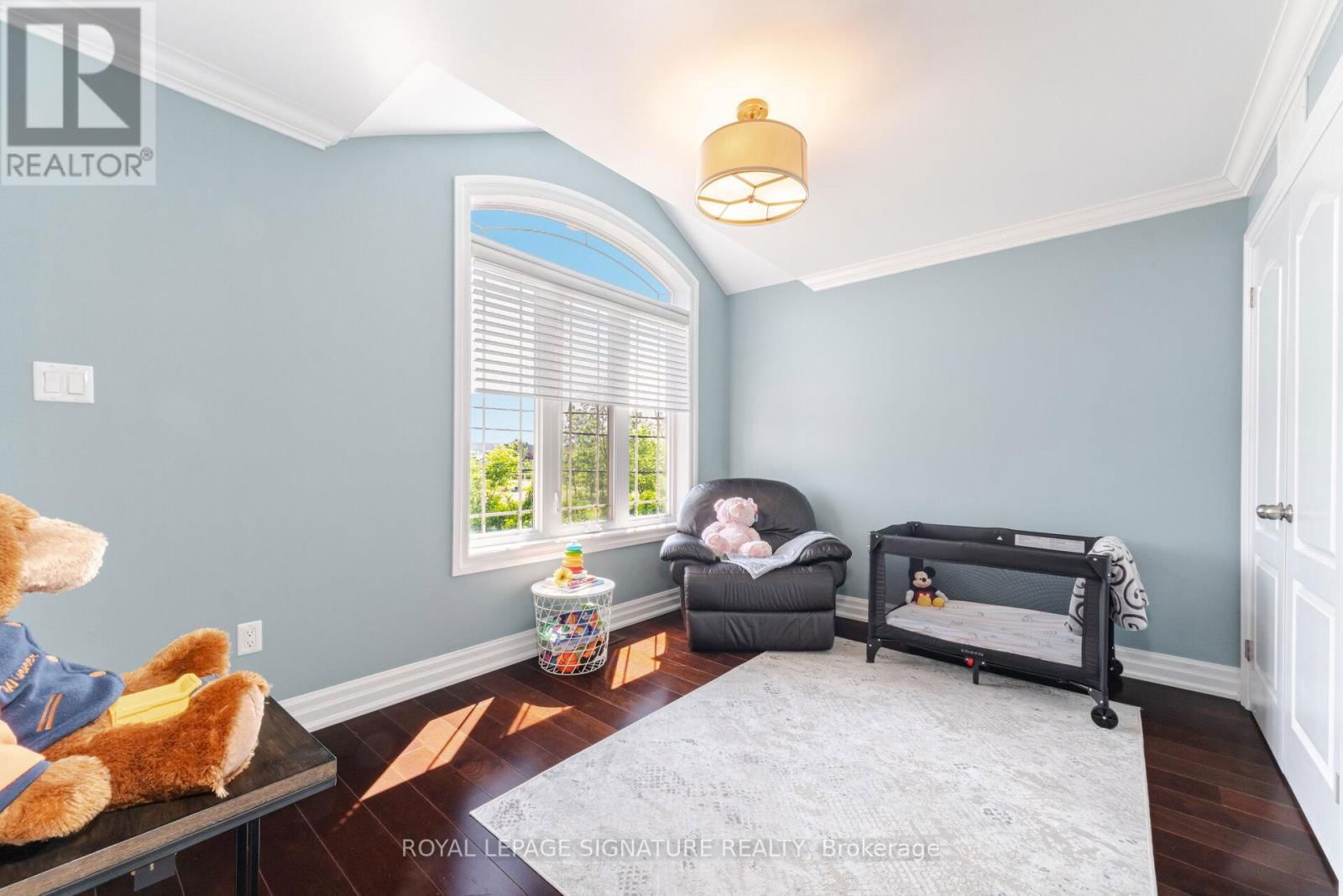 64 SEABREEZE CRESCENT Image 38