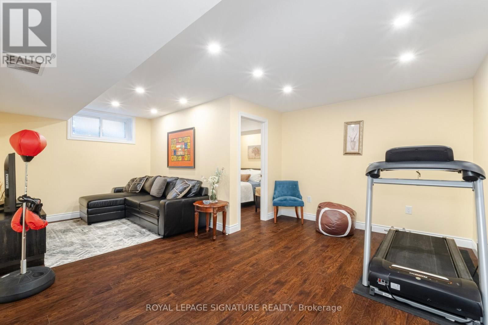 64 SEABREEZE CRESCENT Image 41
