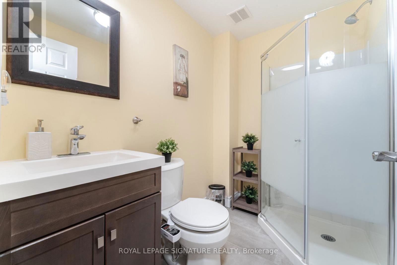 64 SEABREEZE CRESCENT Image 43