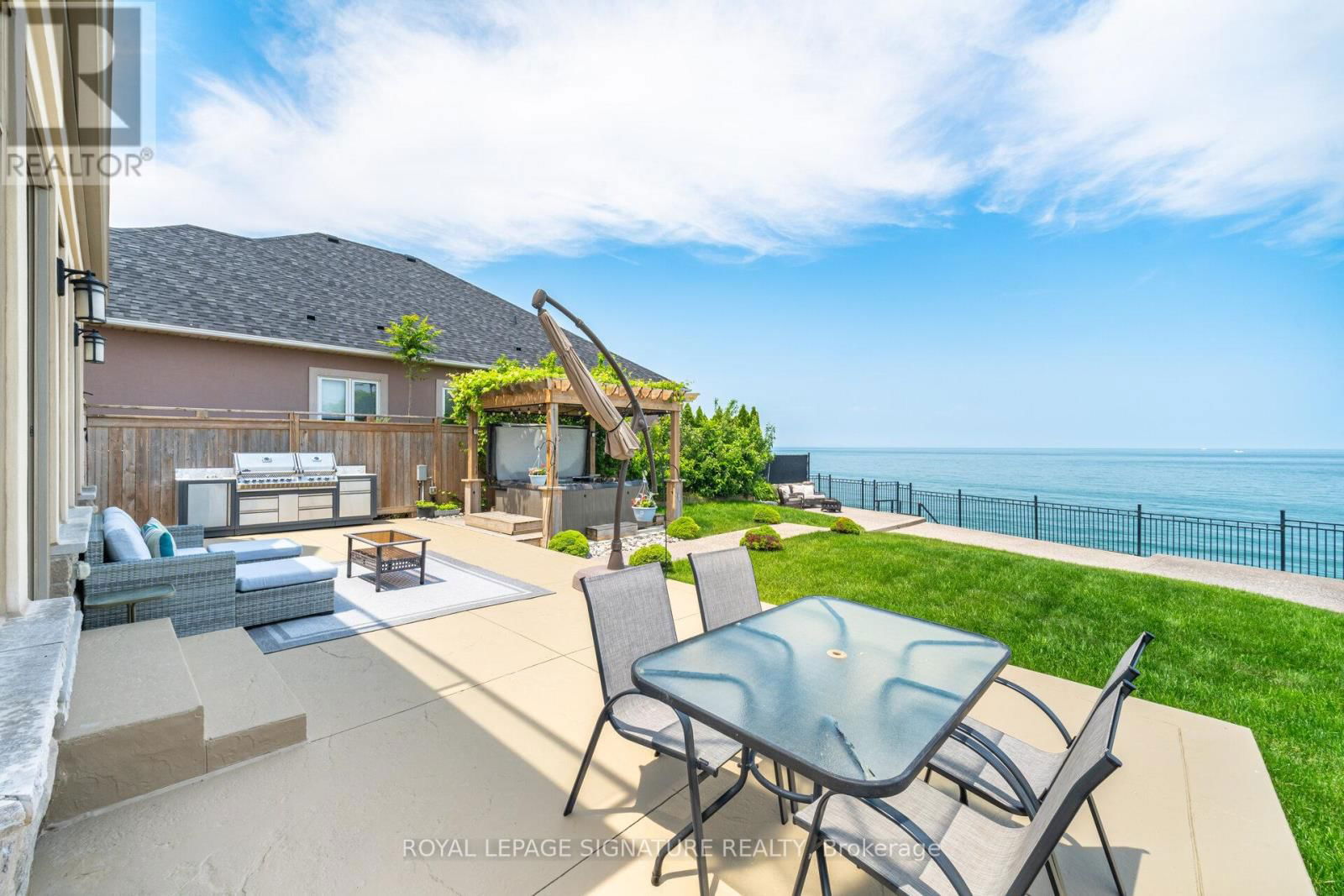 64 SEABREEZE CRESCENT Image 44