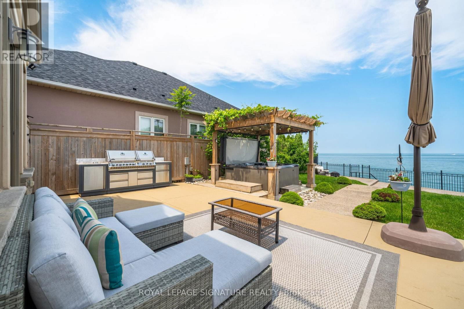 64 SEABREEZE CRESCENT Image 45
