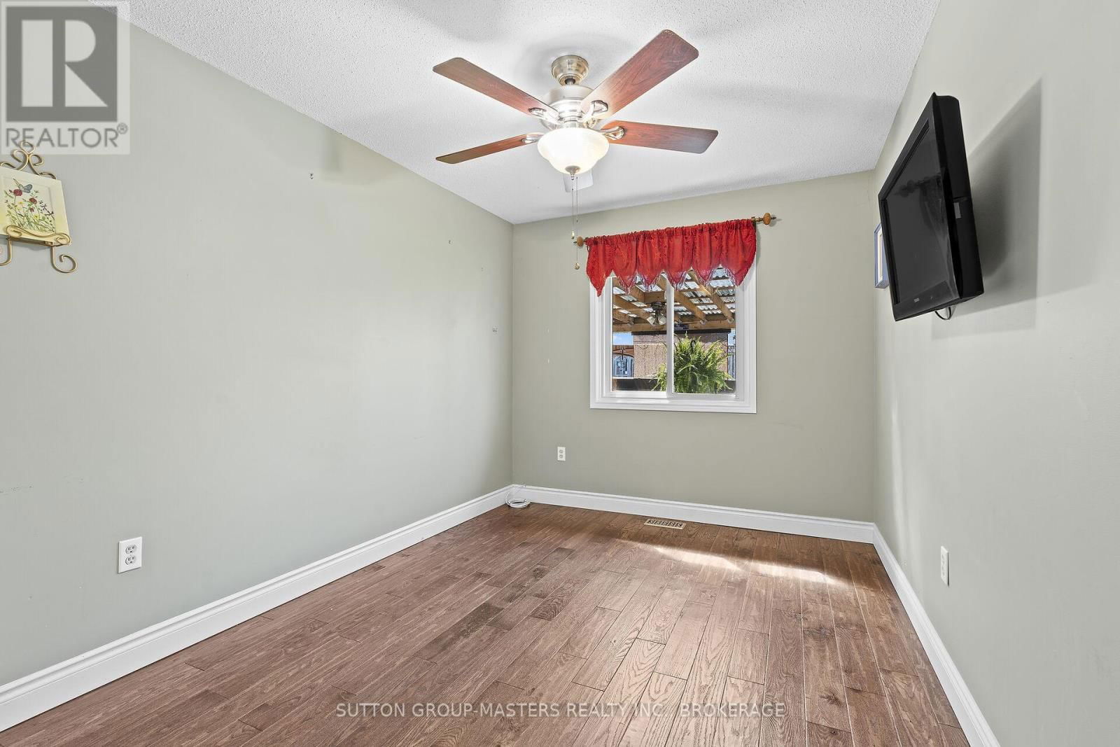 95 NICHOLSON CRESCENT Image 20