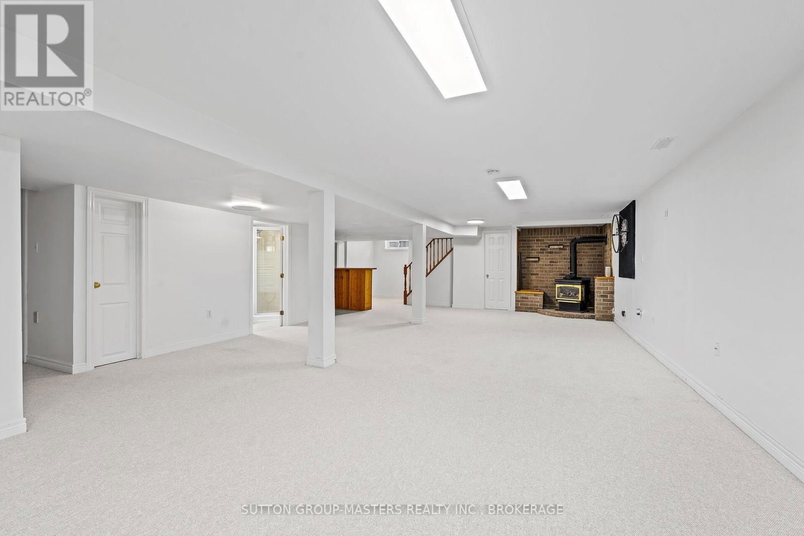 95 NICHOLSON CRESCENT Image 28