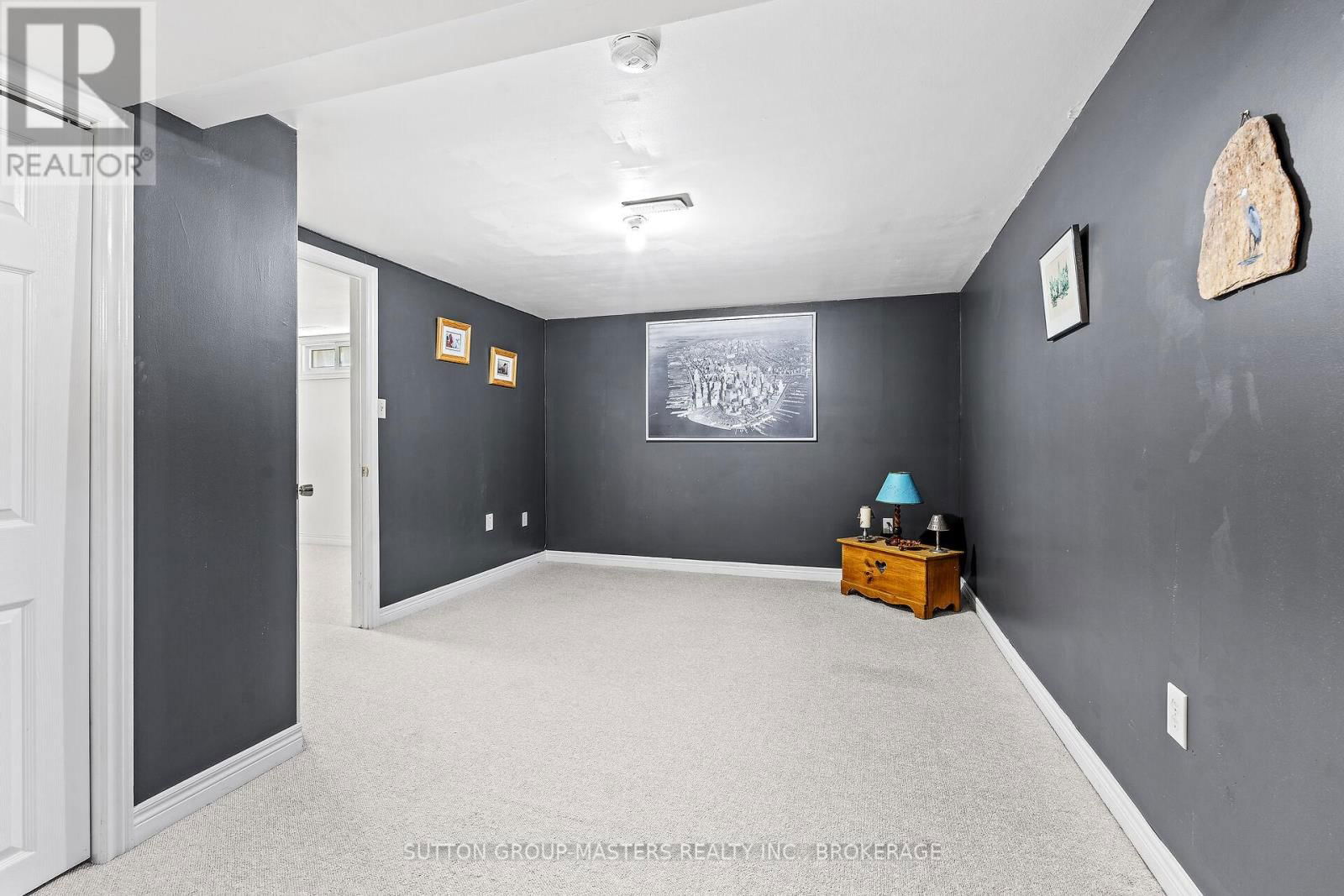 95 NICHOLSON CRESCENT Image 30