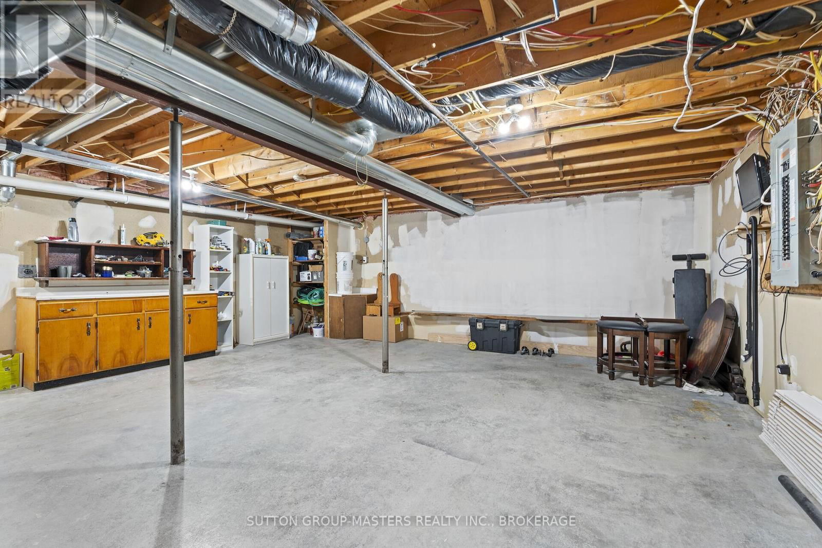 95 NICHOLSON CRESCENT Image 33