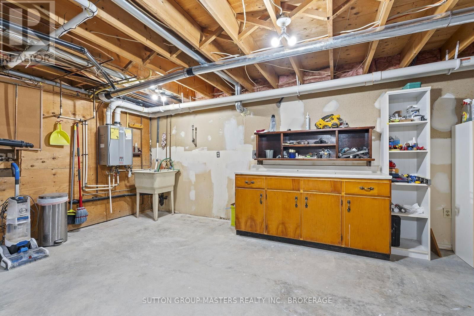 95 NICHOLSON CRESCENT Image 34
