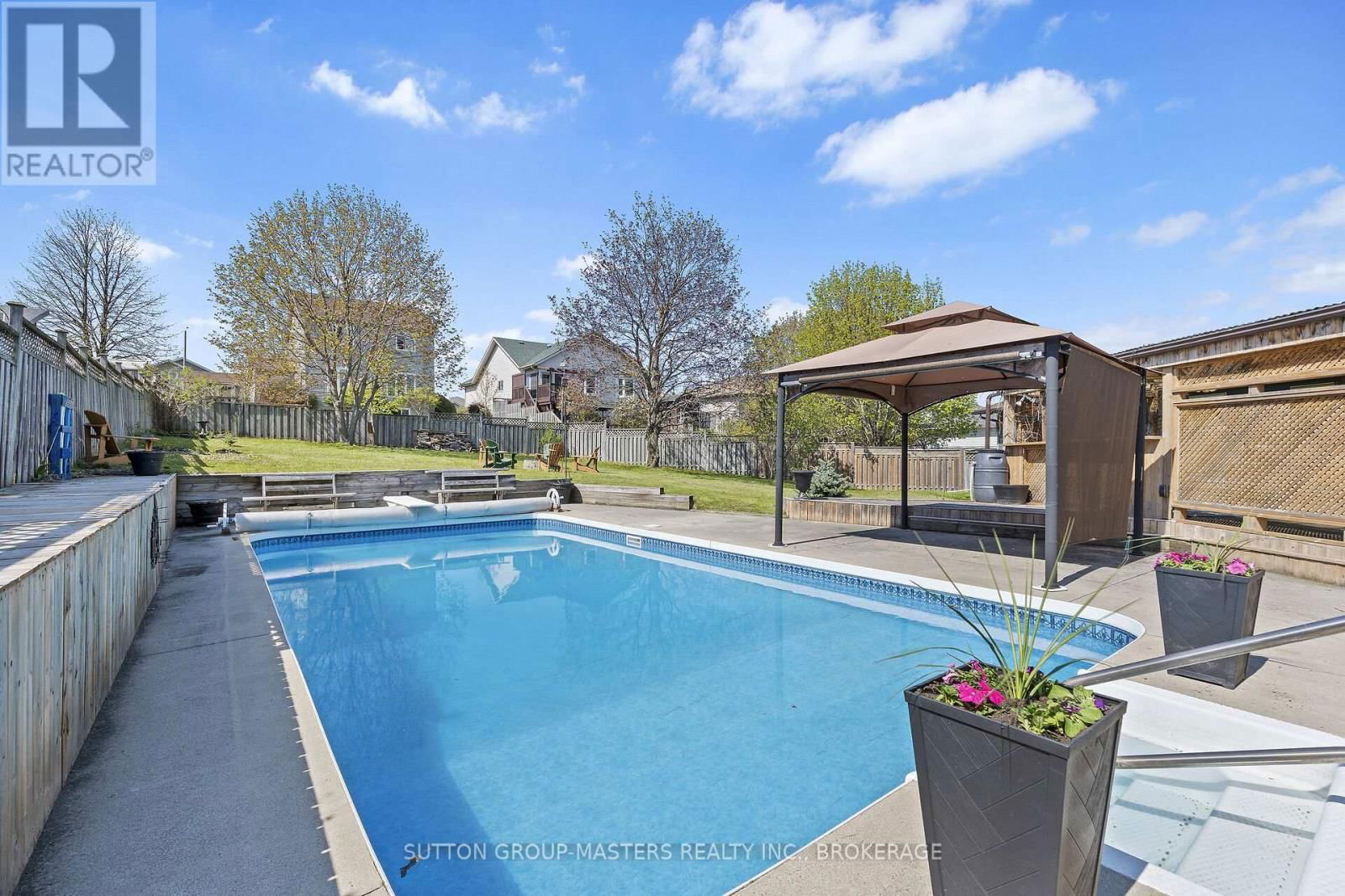 95 NICHOLSON CRESCENT Image 40