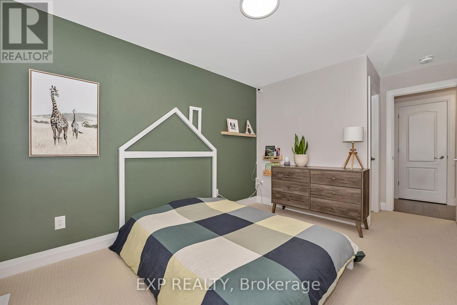631 CREVIER WALK Image 20
