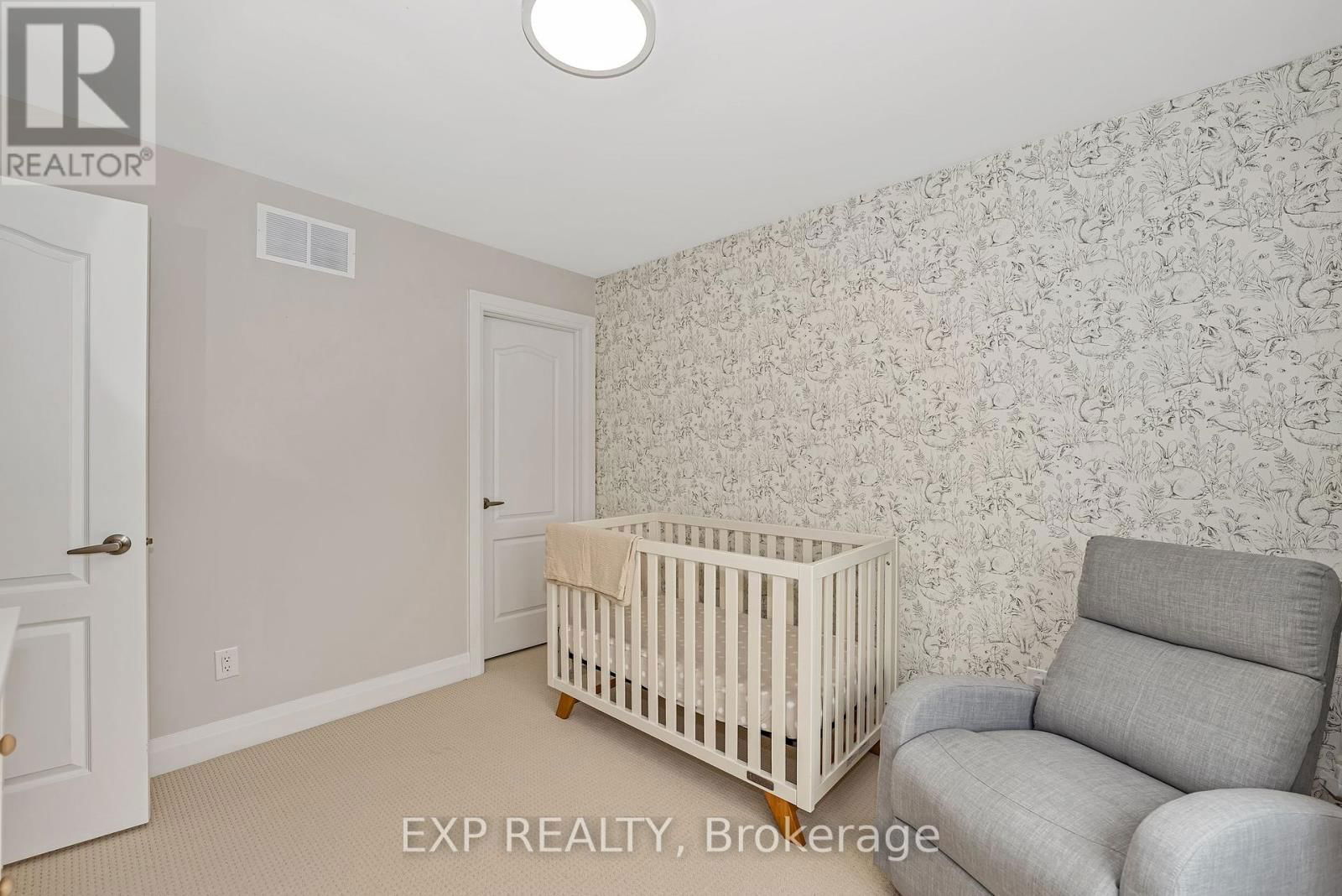 631 CREVIER WALK Image 24