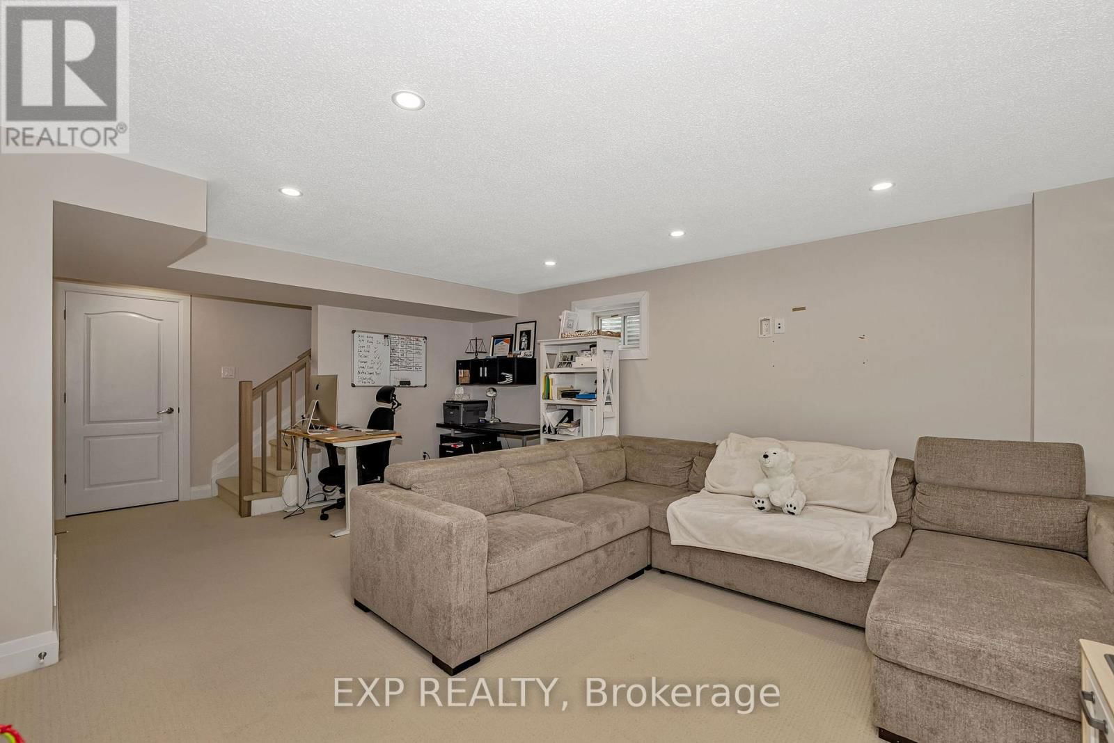 631 CREVIER WALK Image 30