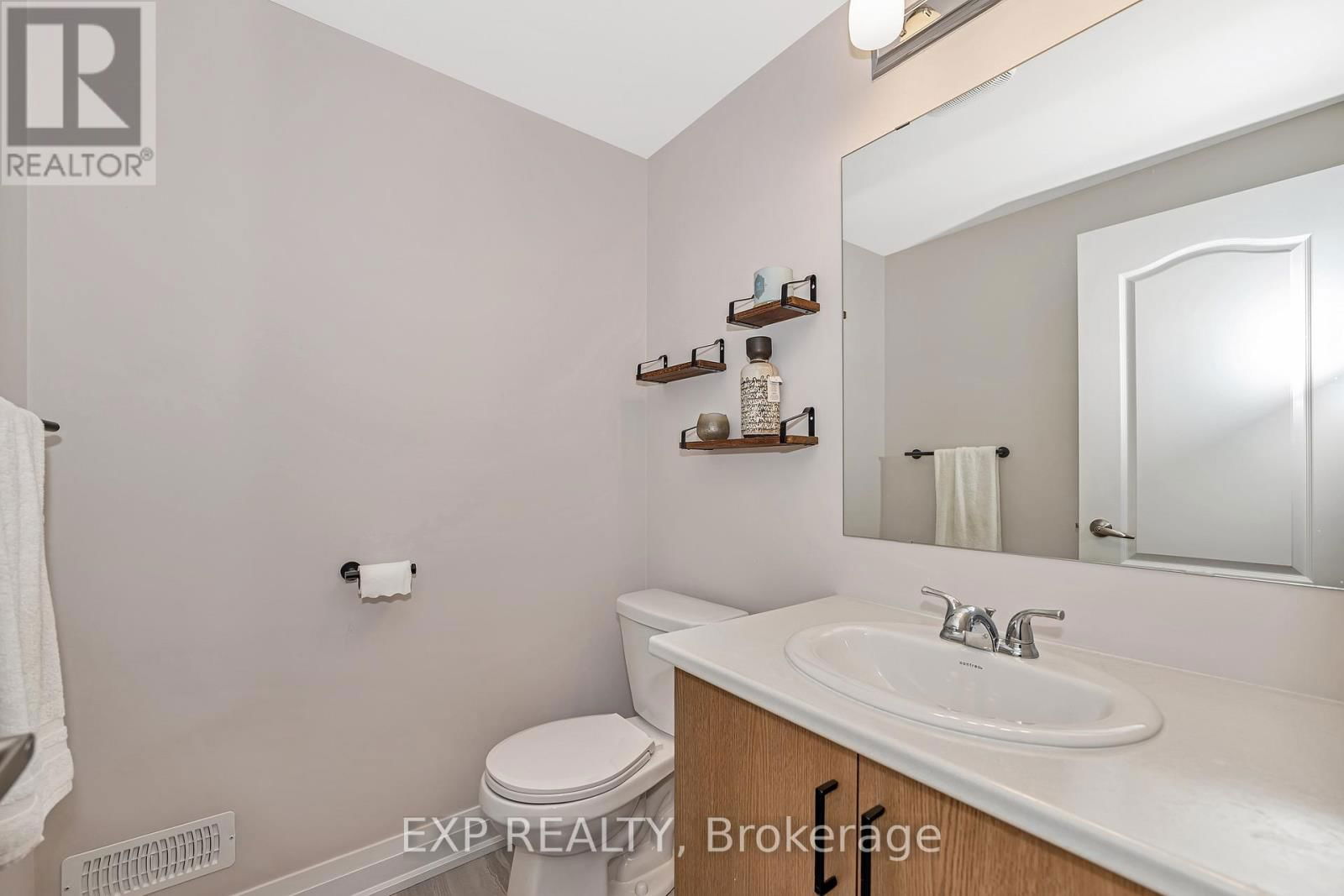 631 CREVIER WALK Image 31