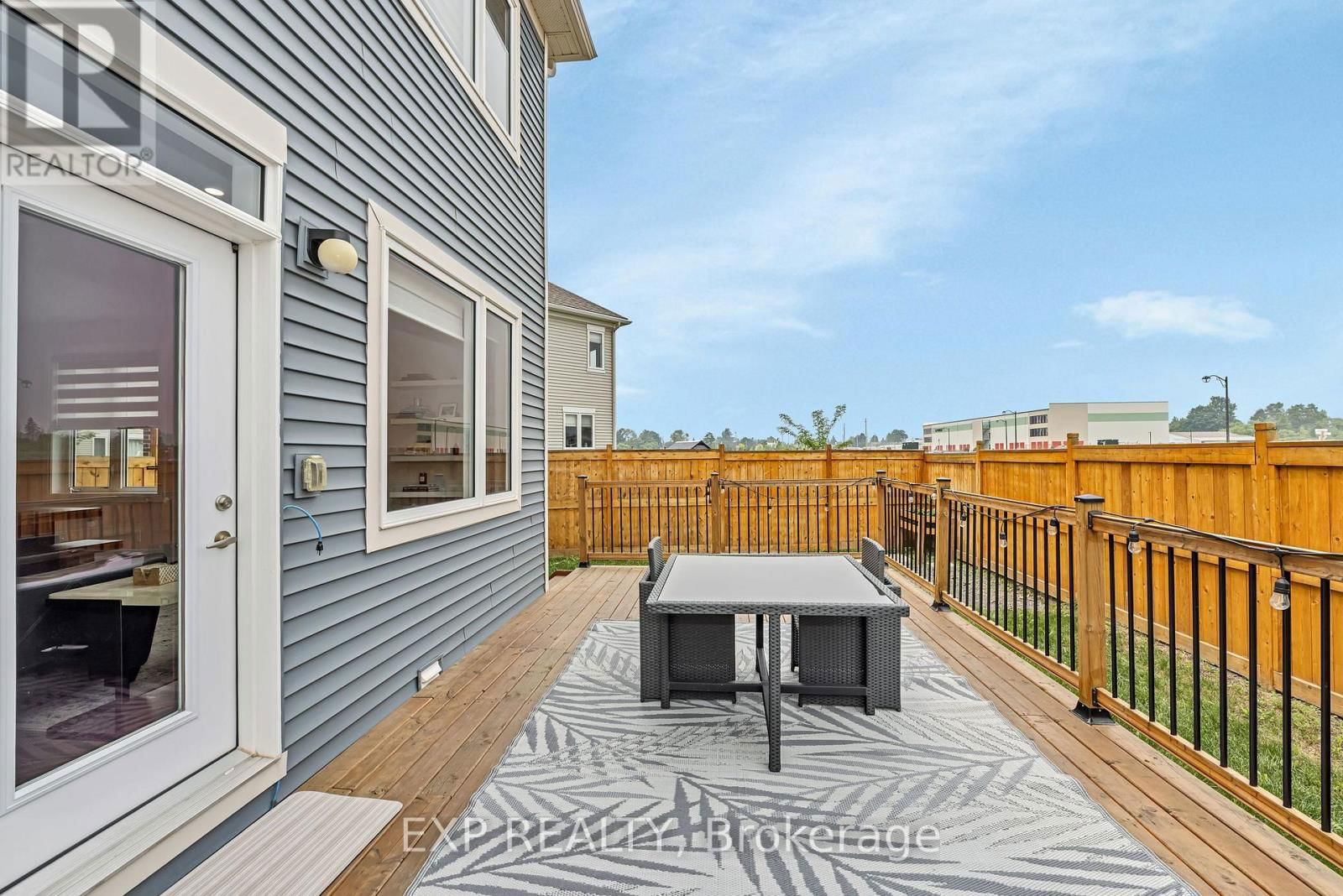 631 CREVIER WALK Image 34