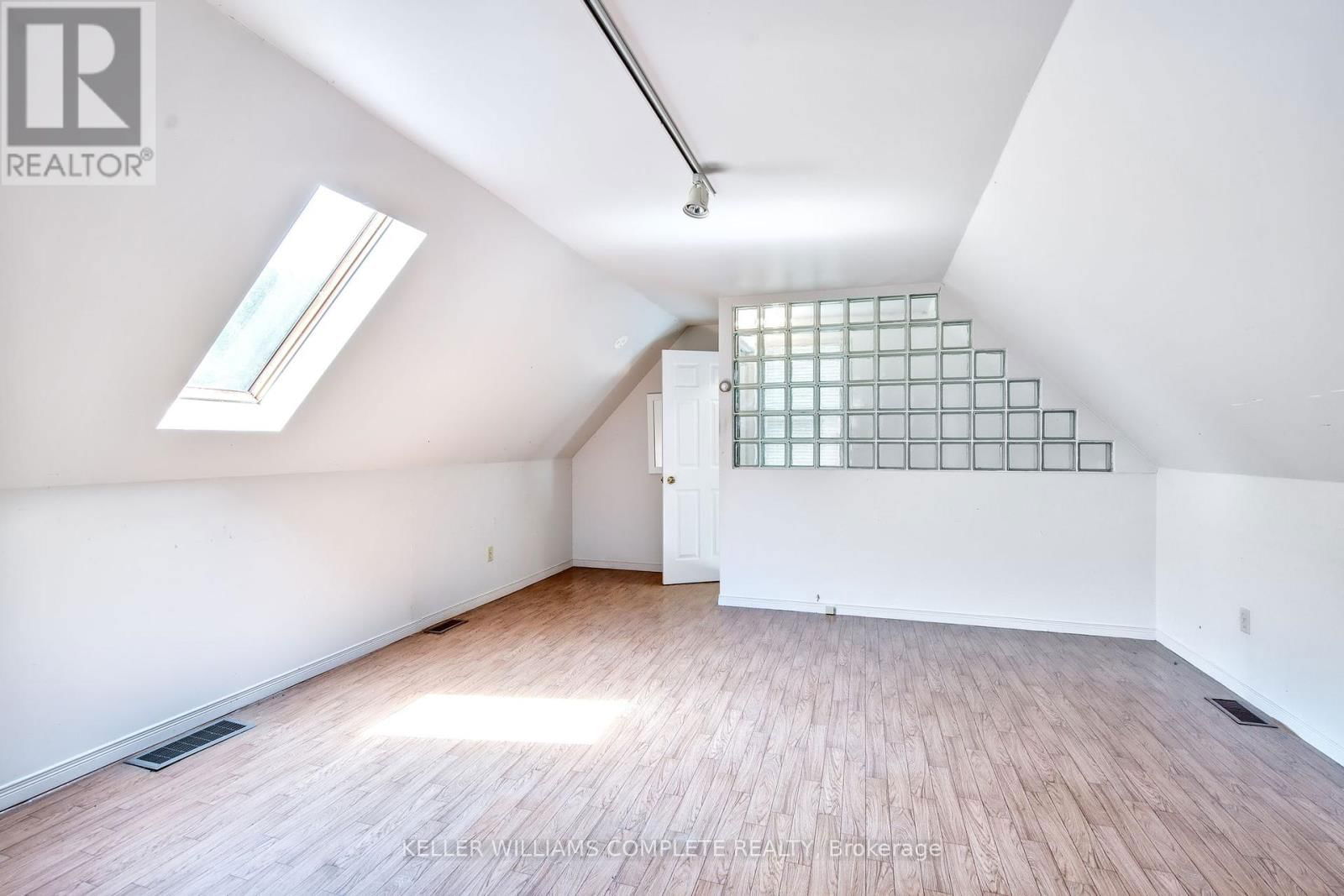 519 QUEENSTON ROAD Image 33