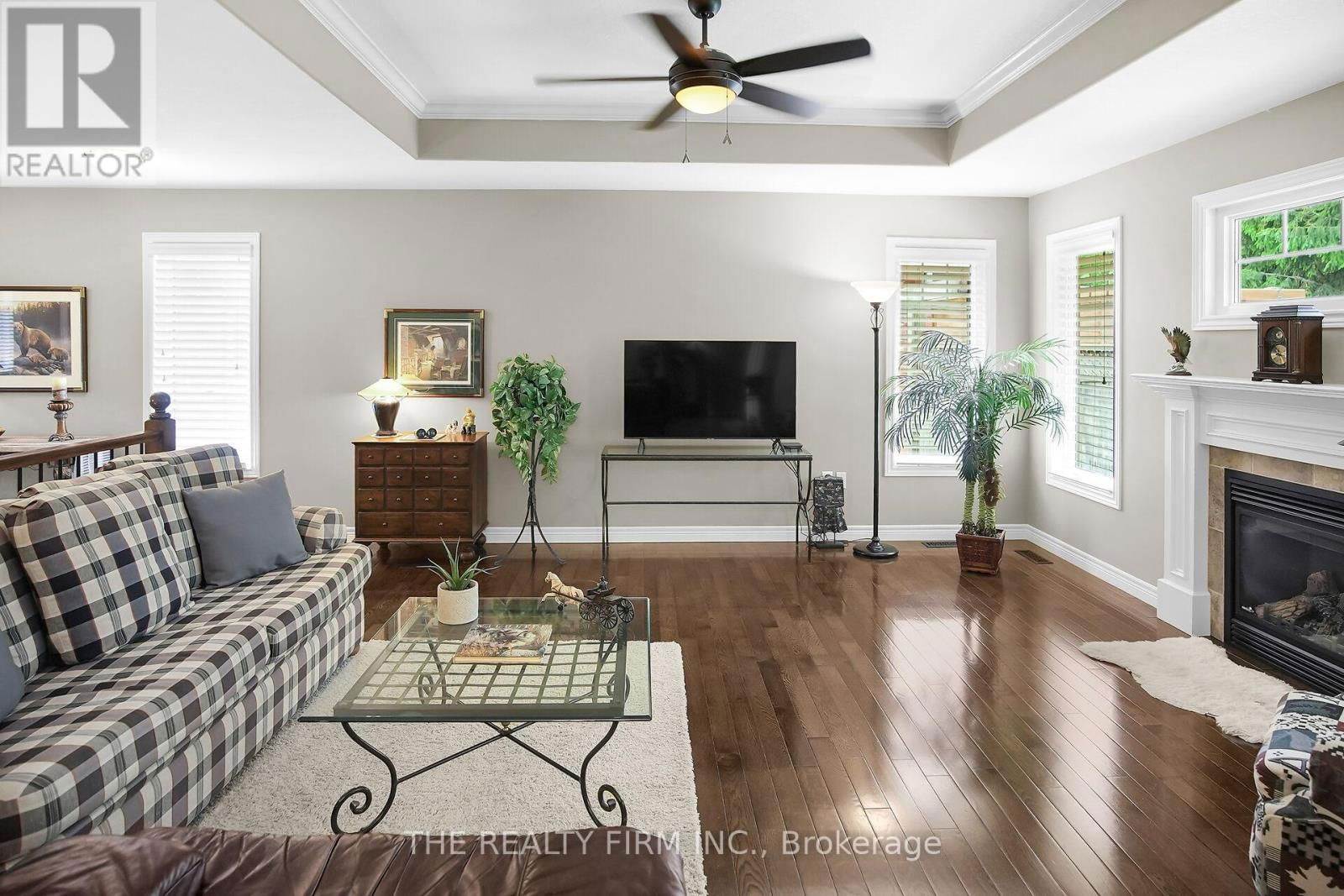 364 DARCY DRIVE EAST Image 12