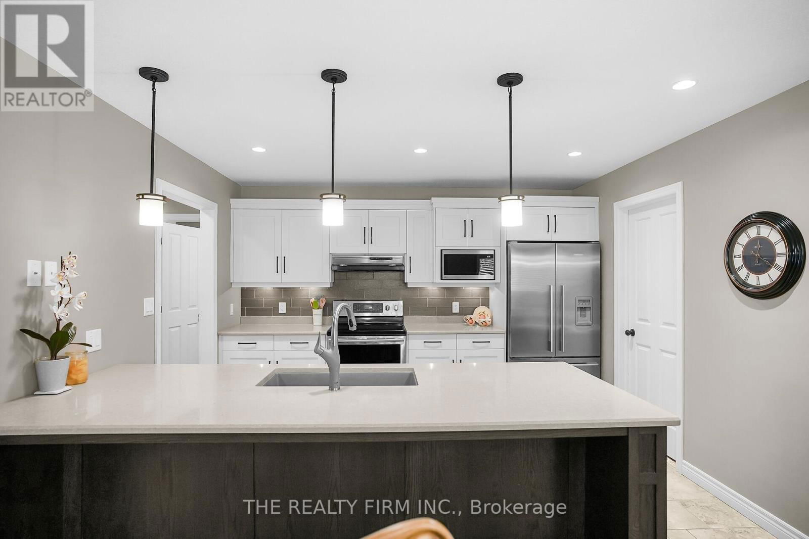 364 DARCY DRIVE EAST Image 17