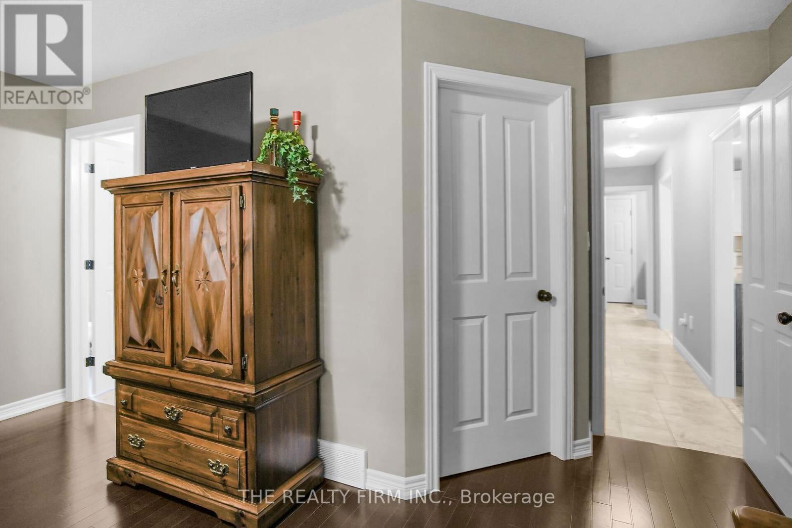 364 DARCY DRIVE EAST Image 21