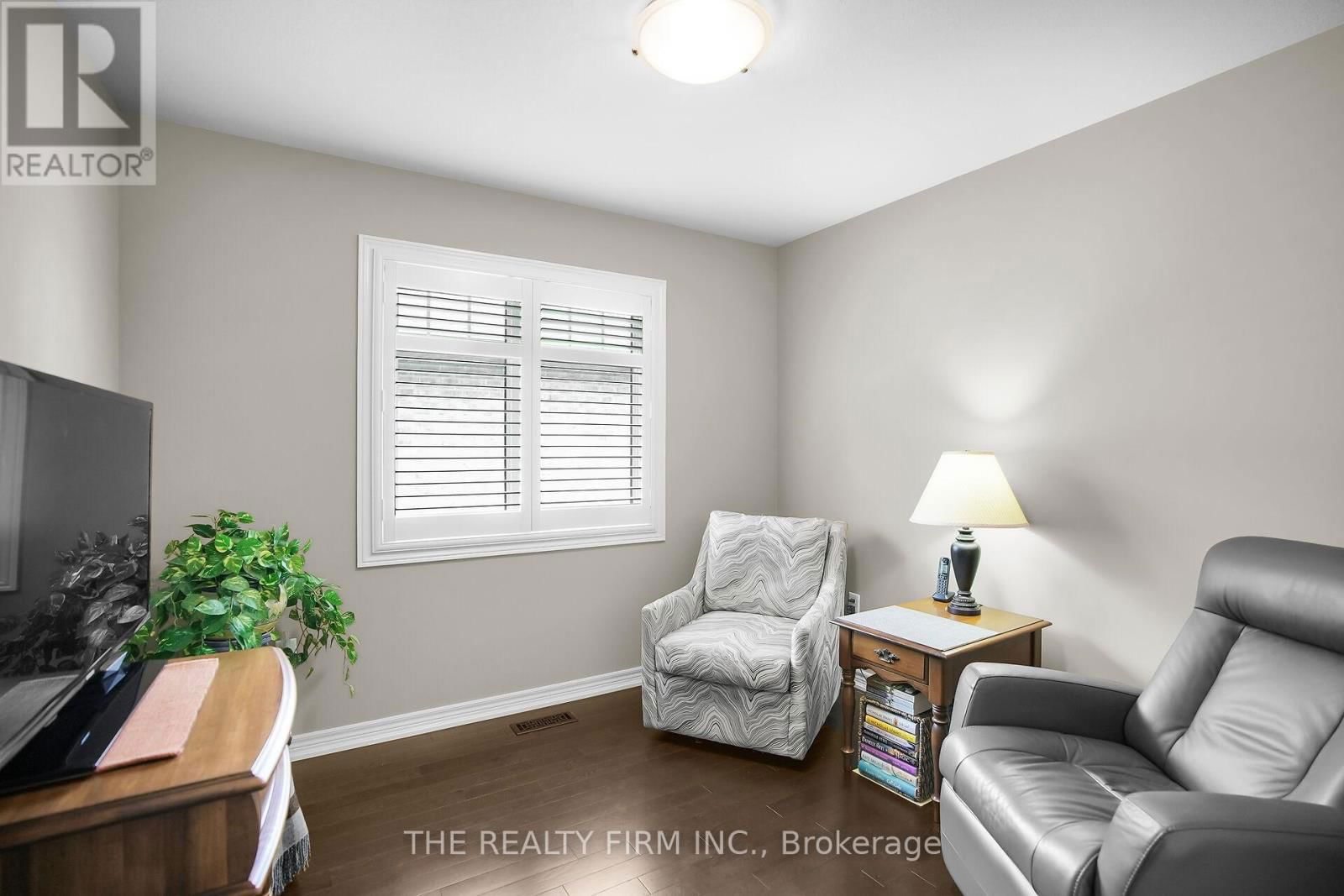 364 DARCY DRIVE EAST Image 25