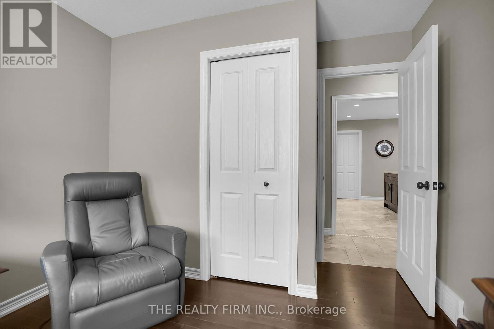 364 DARCY DRIVE EAST Image 26