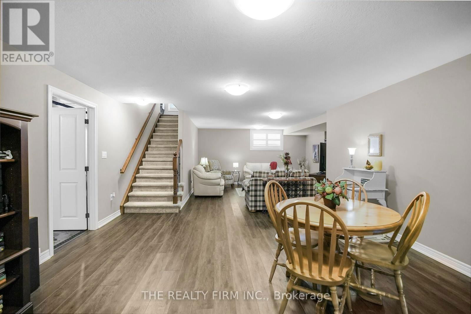 364 DARCY DRIVE EAST Image 32