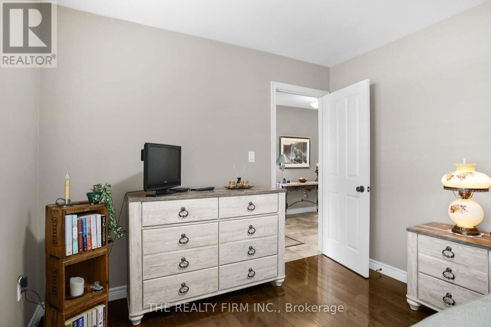 364 DARCY DRIVE EAST Image 7
