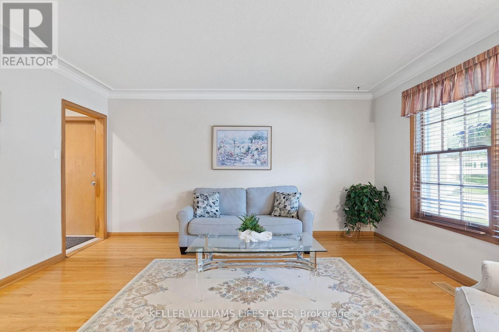 836 WESTBURY CRESCENT Image 10