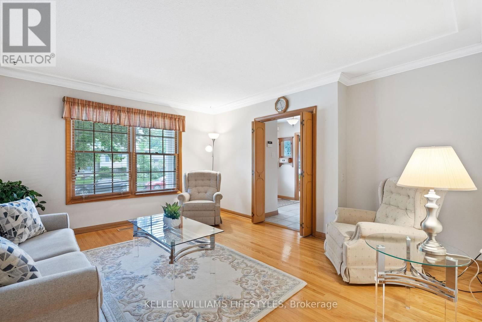 836 WESTBURY CRESCENT Image 12