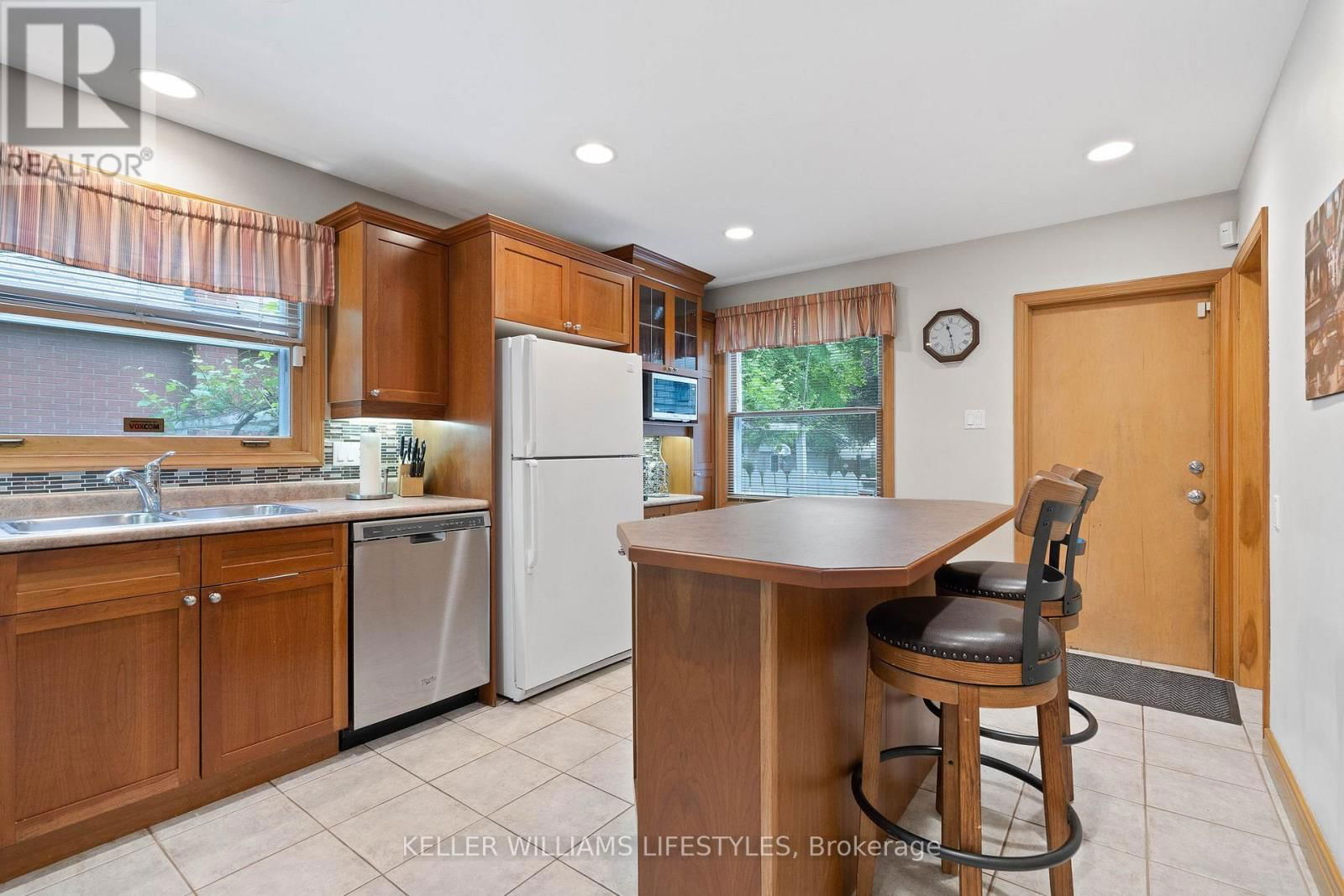 836 WESTBURY CRESCENT Image 13