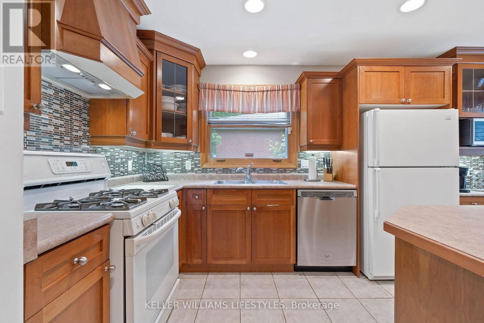 836 WESTBURY CRESCENT Image 14