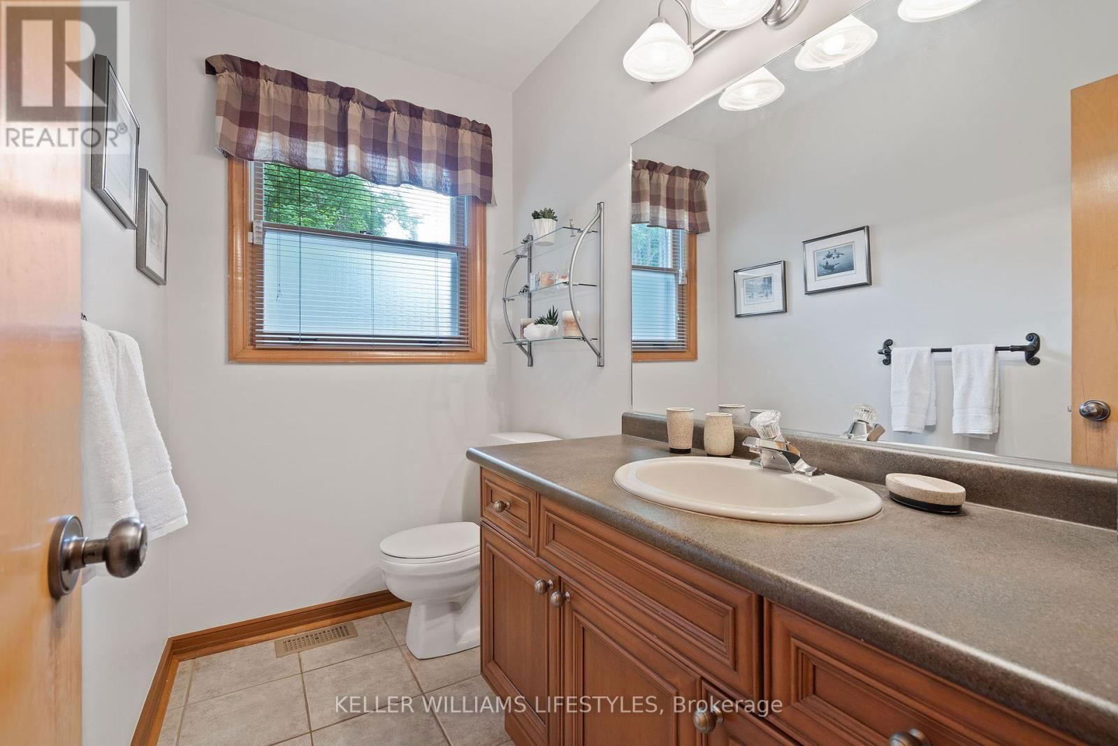 836 WESTBURY CRESCENT Image 18