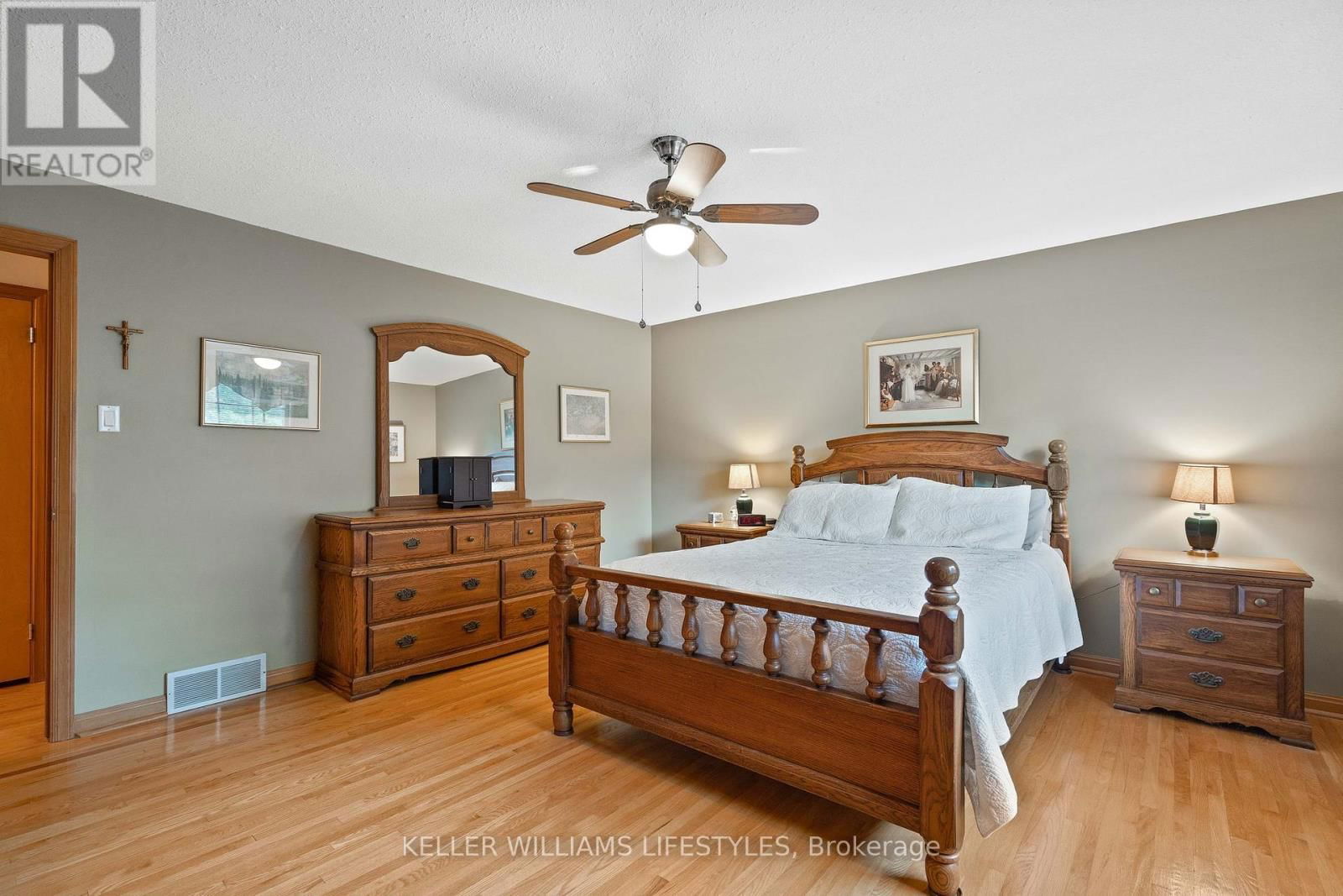 836 WESTBURY CRESCENT Image 20