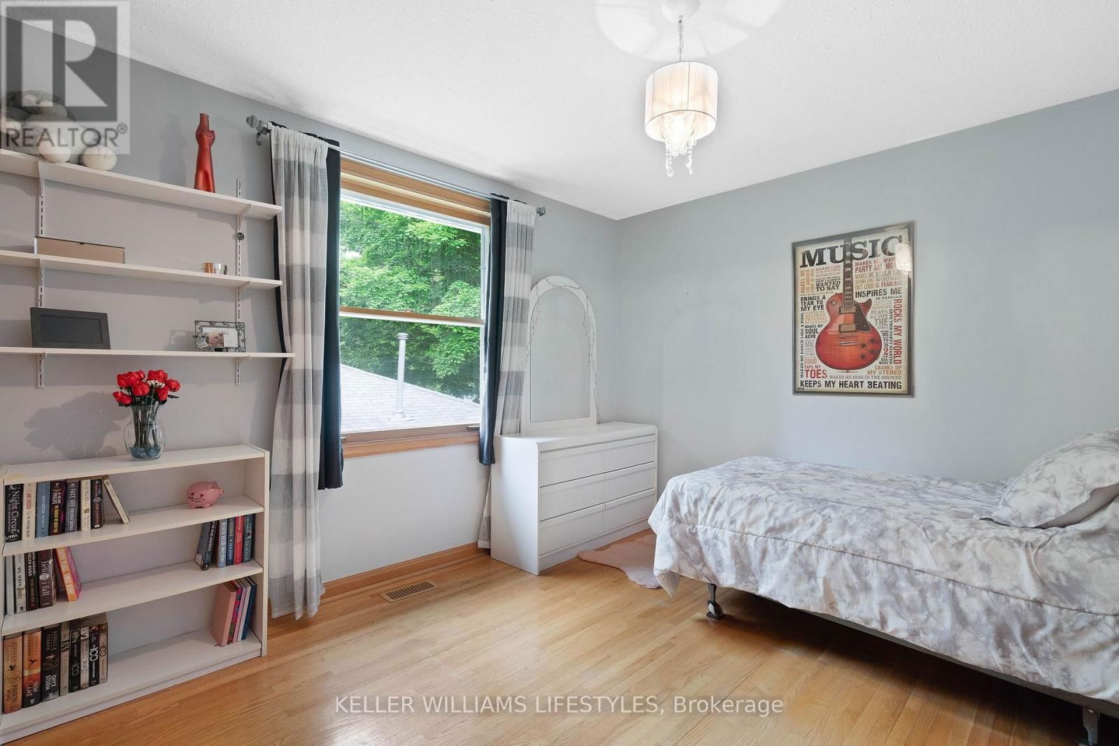 836 WESTBURY CRESCENT Image 26