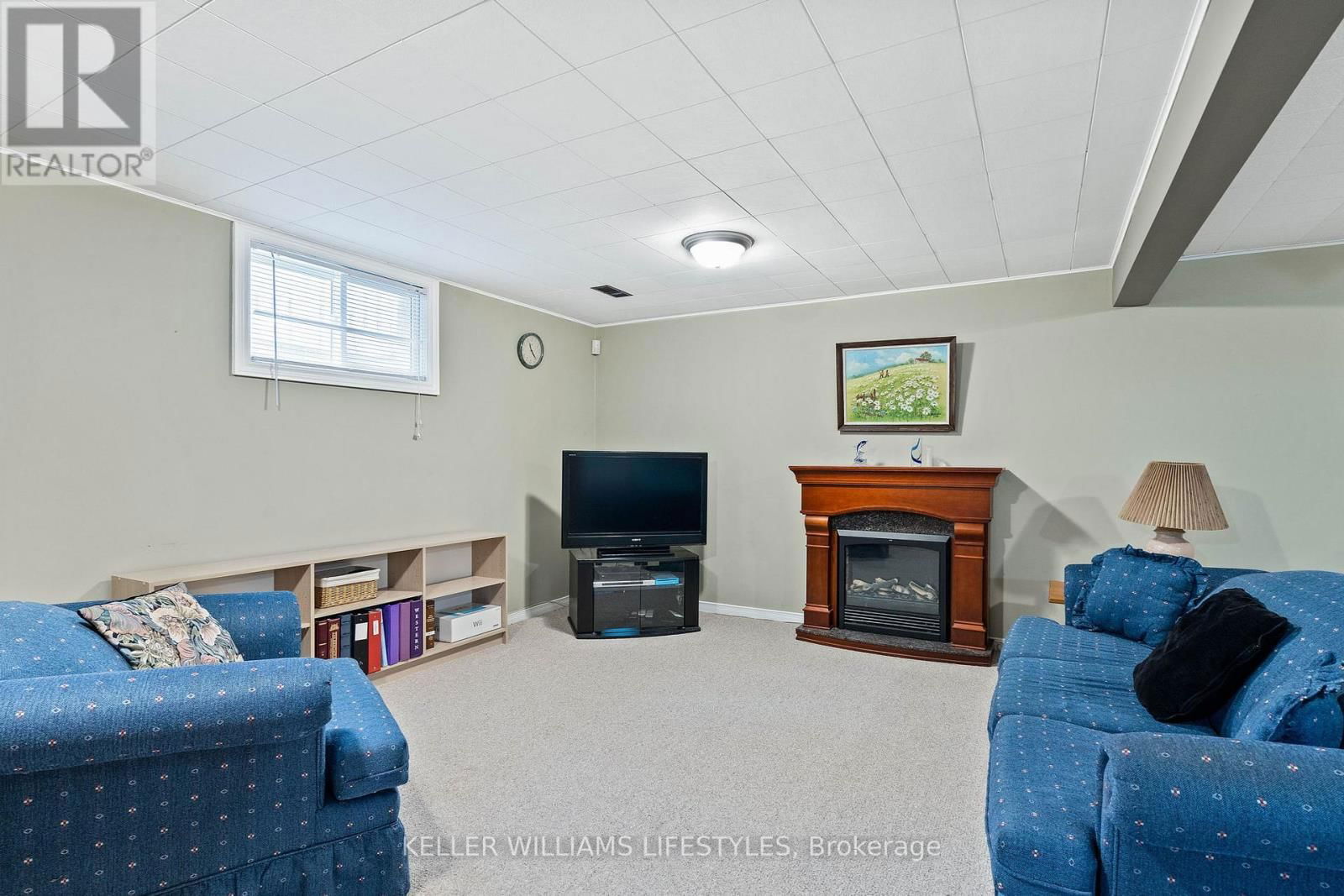 836 WESTBURY CRESCENT Image 31