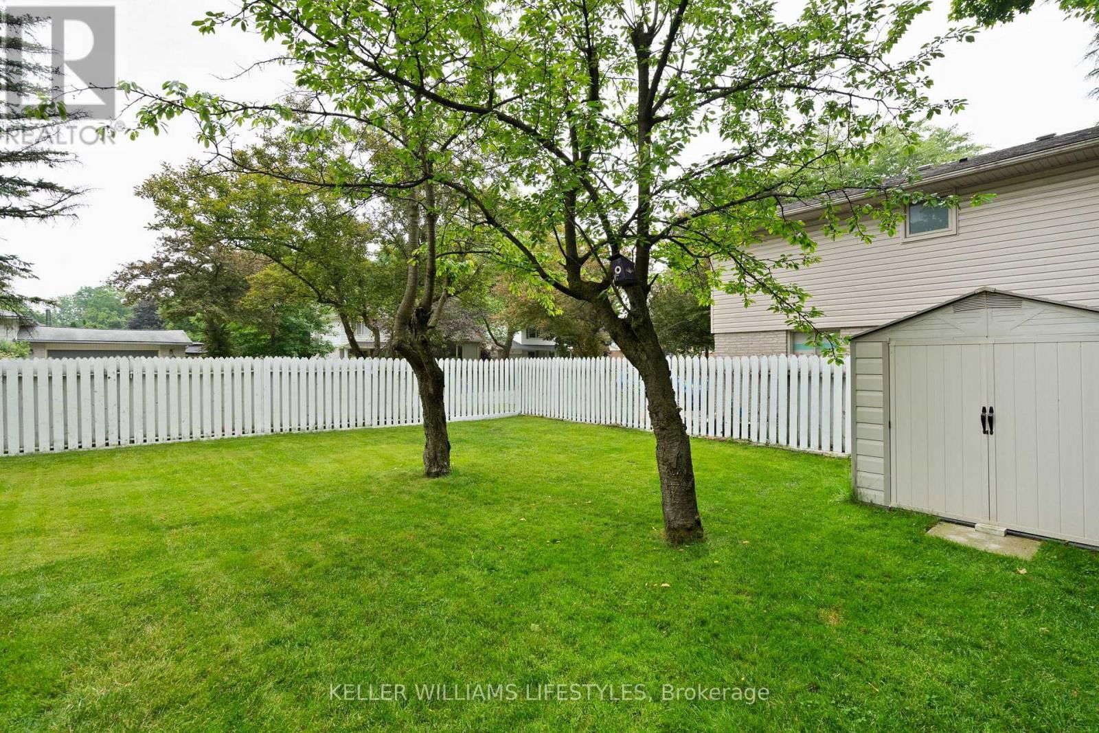 836 WESTBURY CRESCENT Image 37
