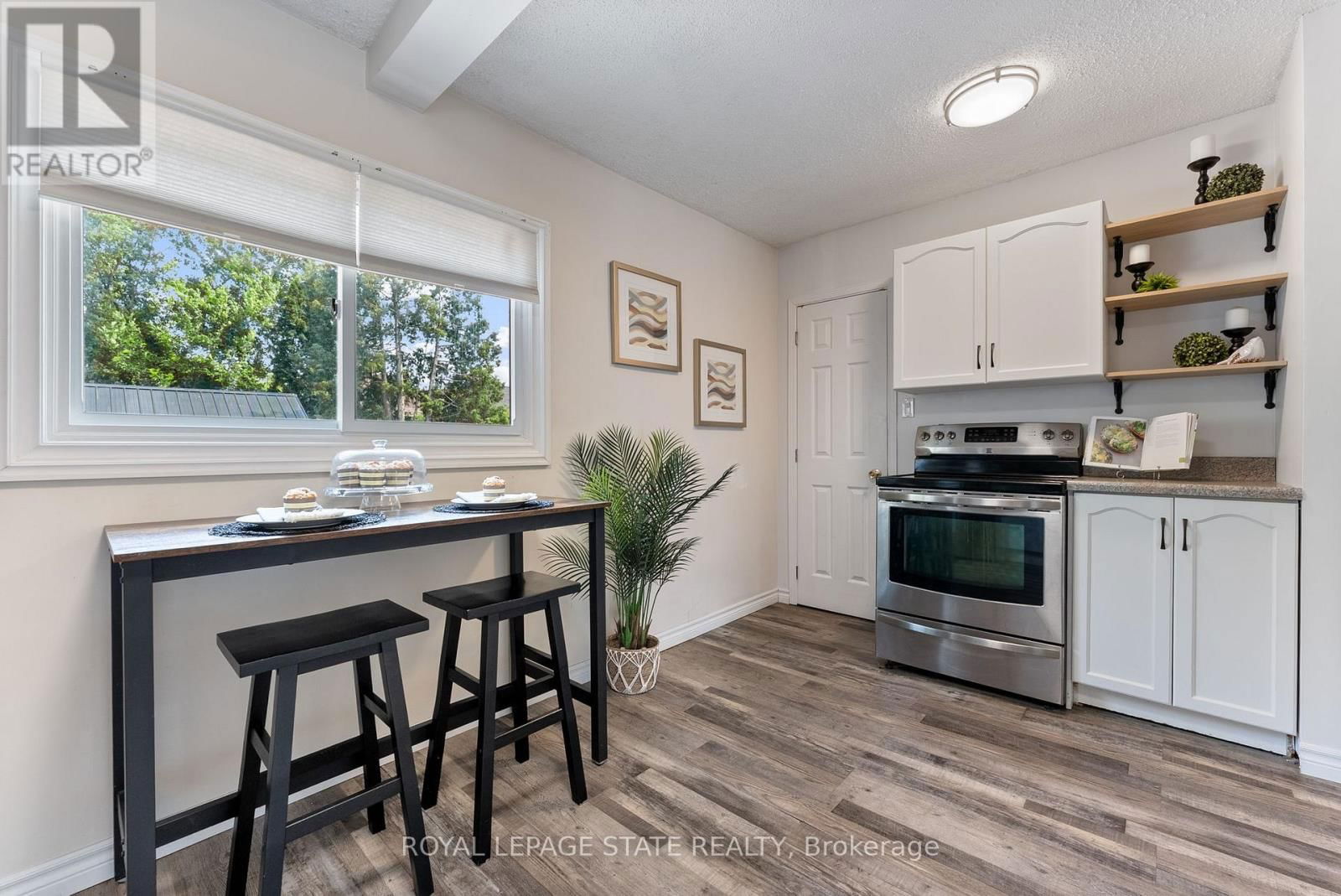 544 MARY STREET Image 11