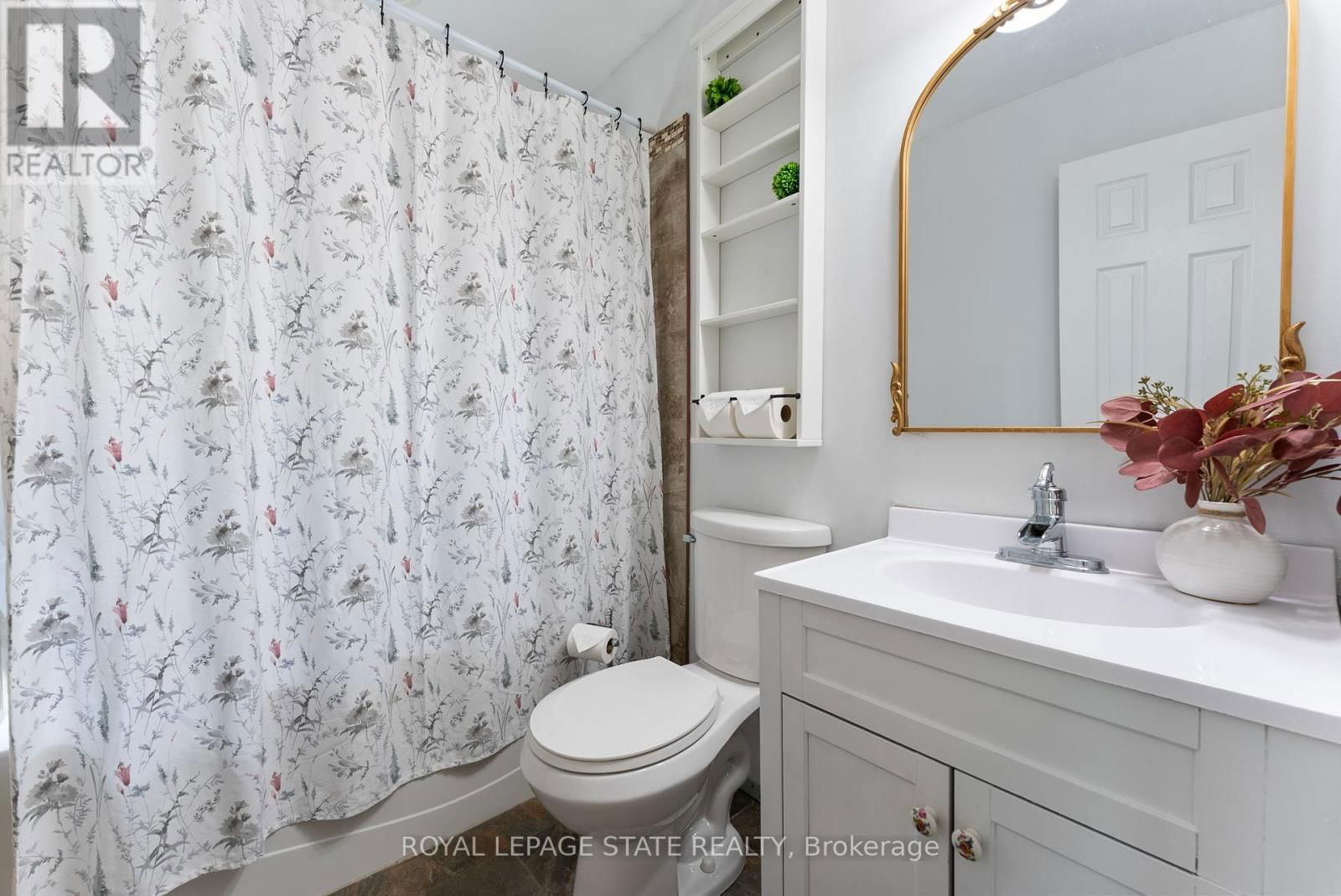 544 MARY STREET Image 13