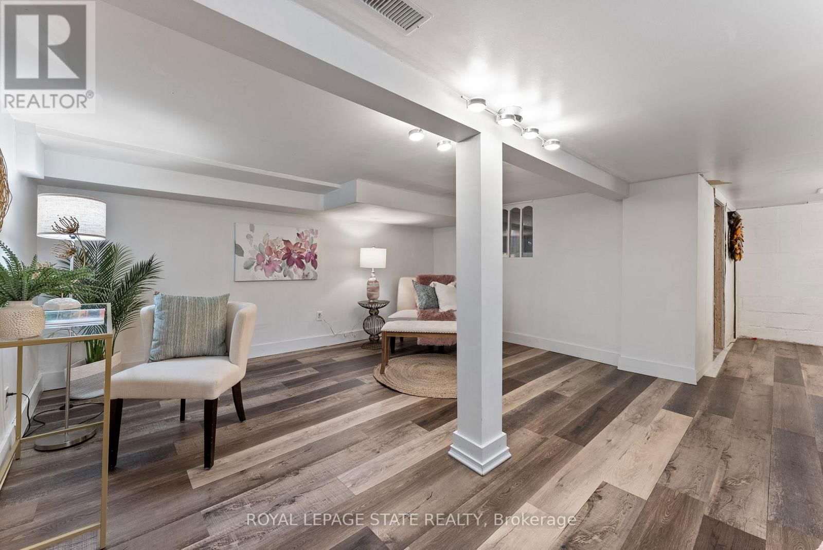 544 MARY STREET Image 15
