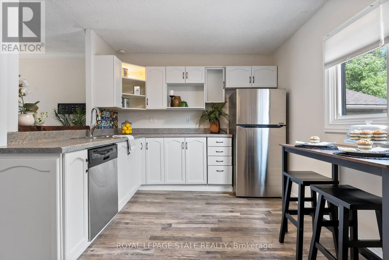 544 MARY STREET Image 9