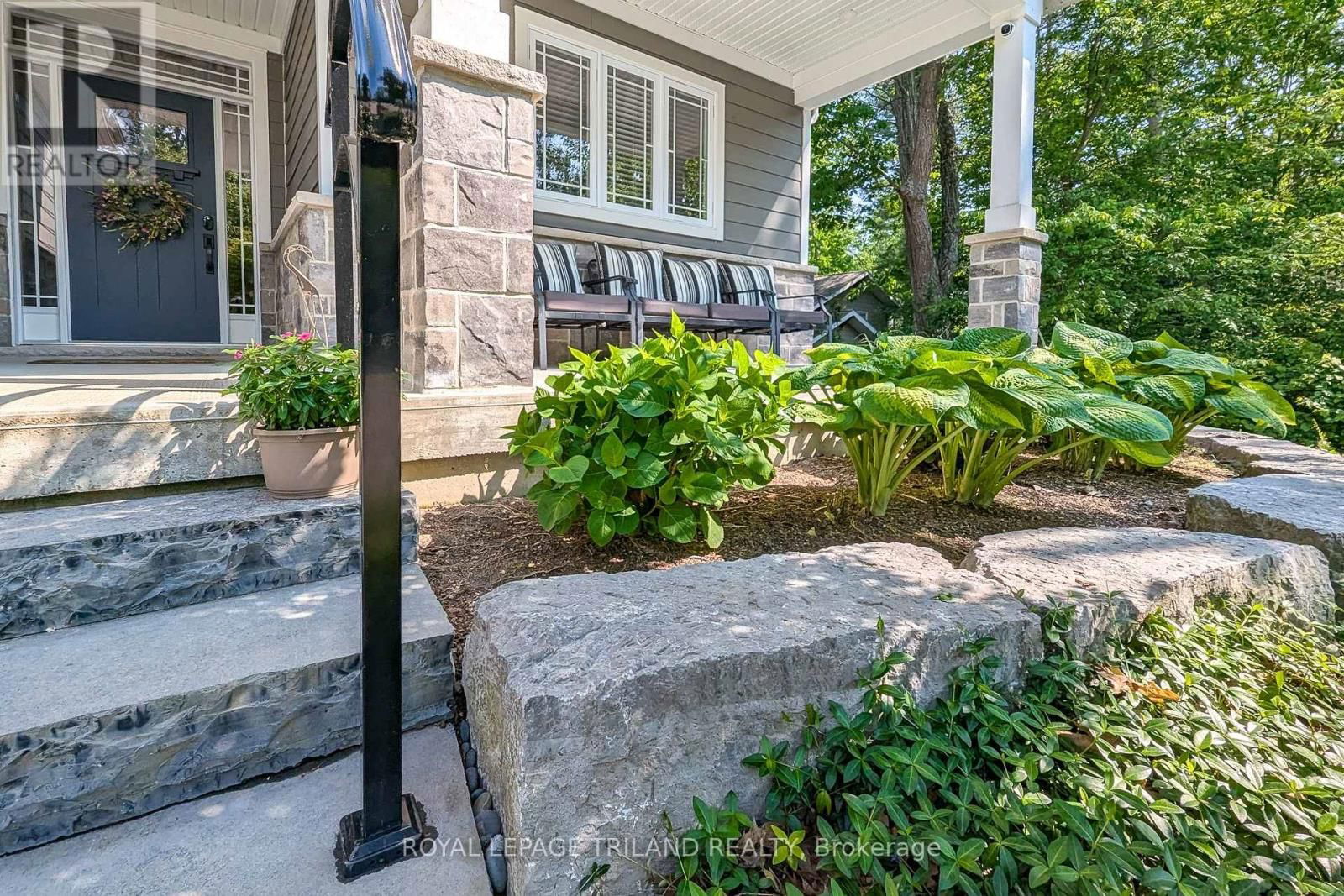 10124 SANDALWOOD CRESCENT Image 39