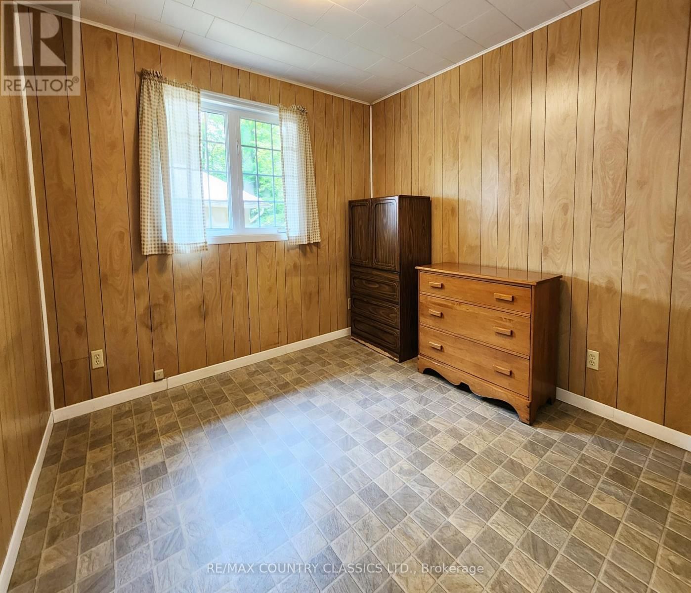 182 CENTREVIEW ROAD Image 15