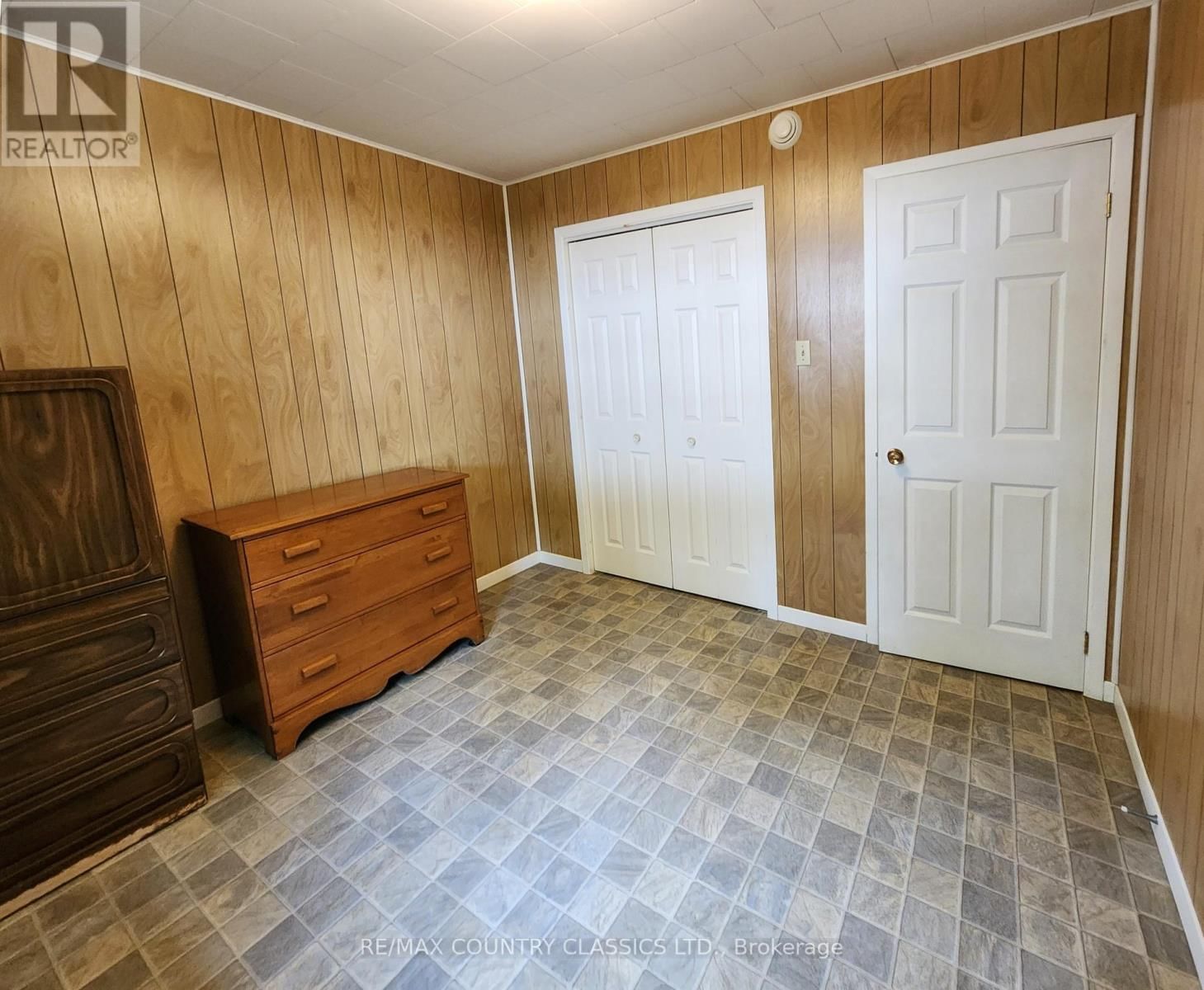182 CENTREVIEW ROAD Image 16