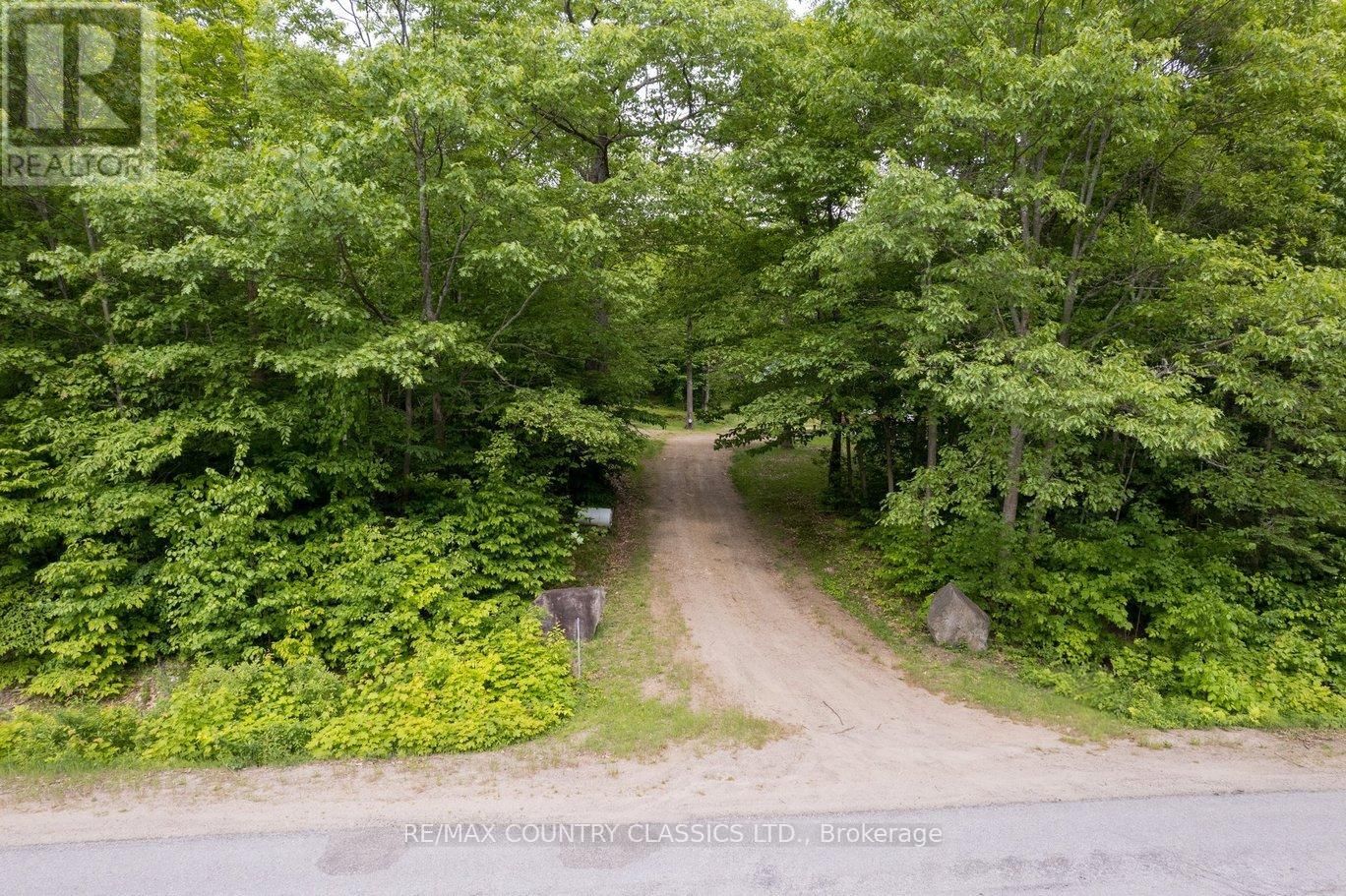 182 CENTREVIEW ROAD Image 26