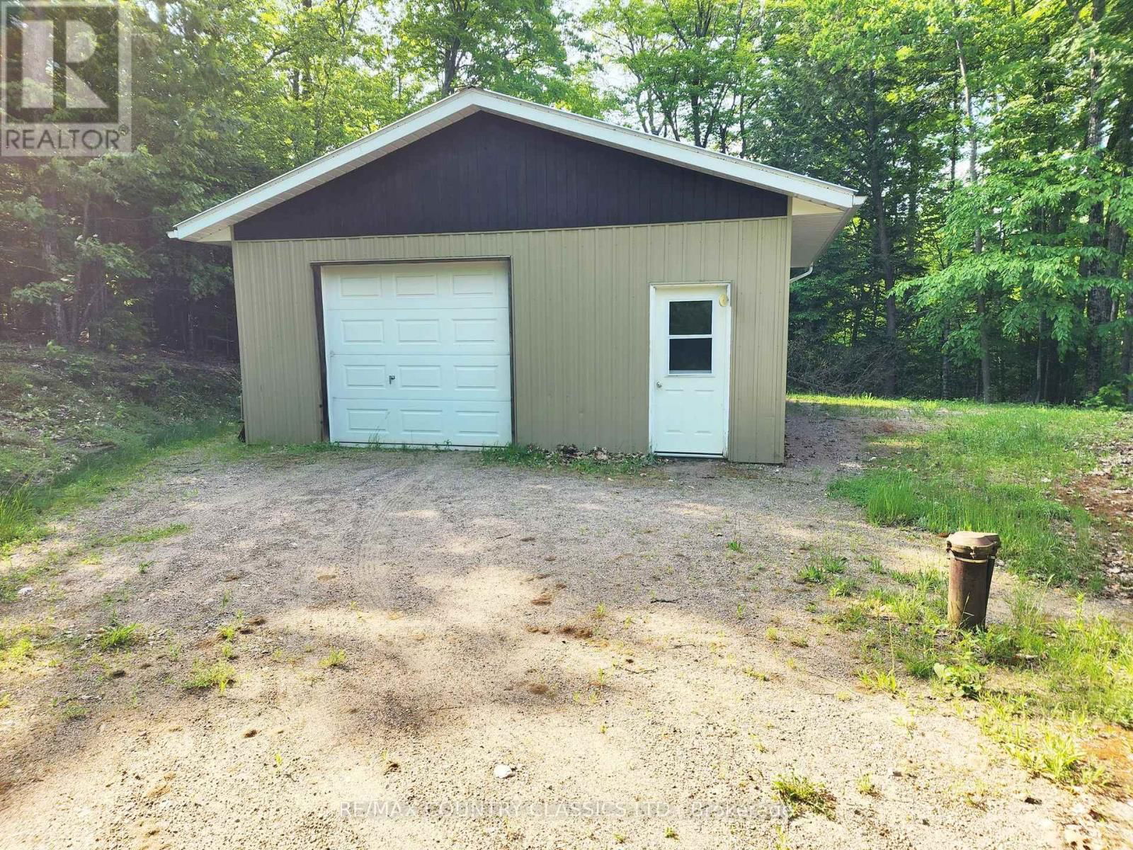 182 CENTREVIEW ROAD Image 4