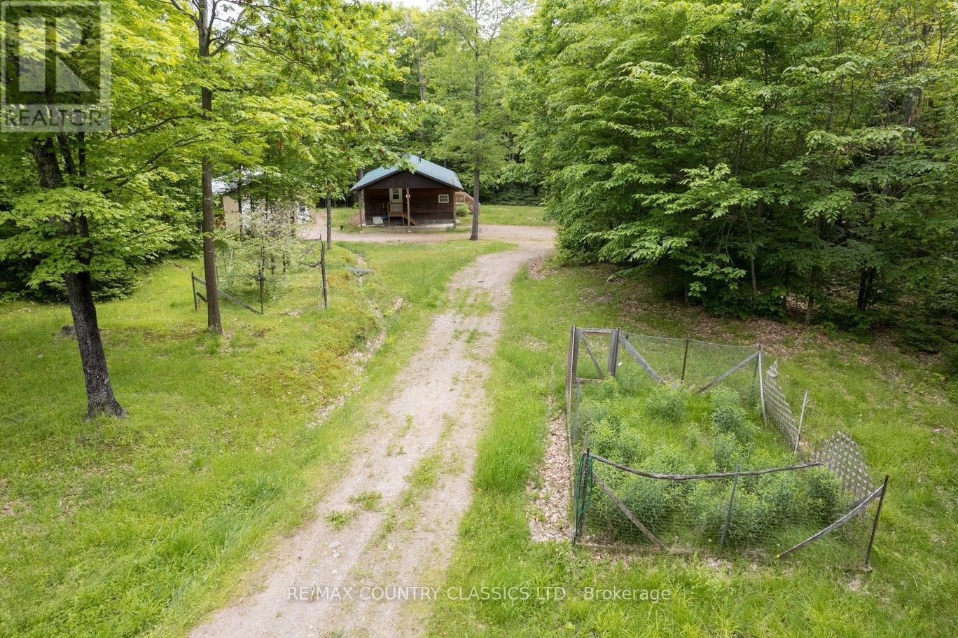 182 CENTREVIEW ROAD Image 9