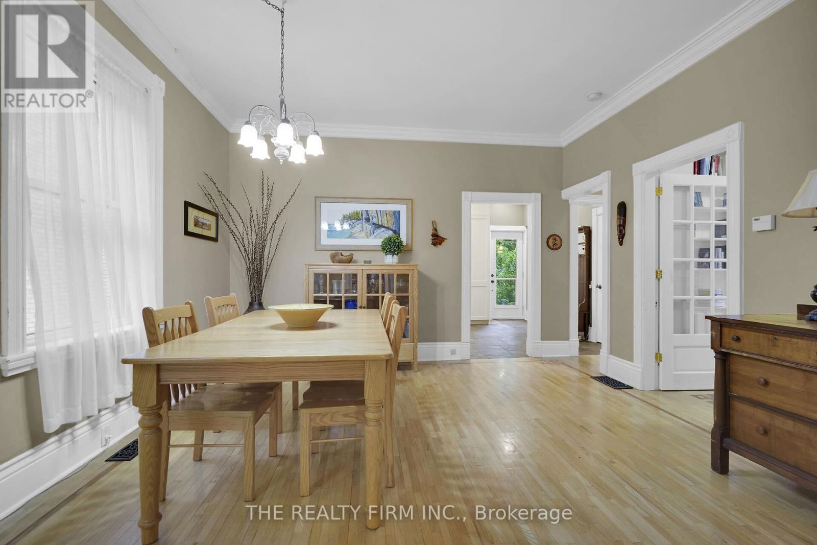 863 MAITLAND STREET Image 11