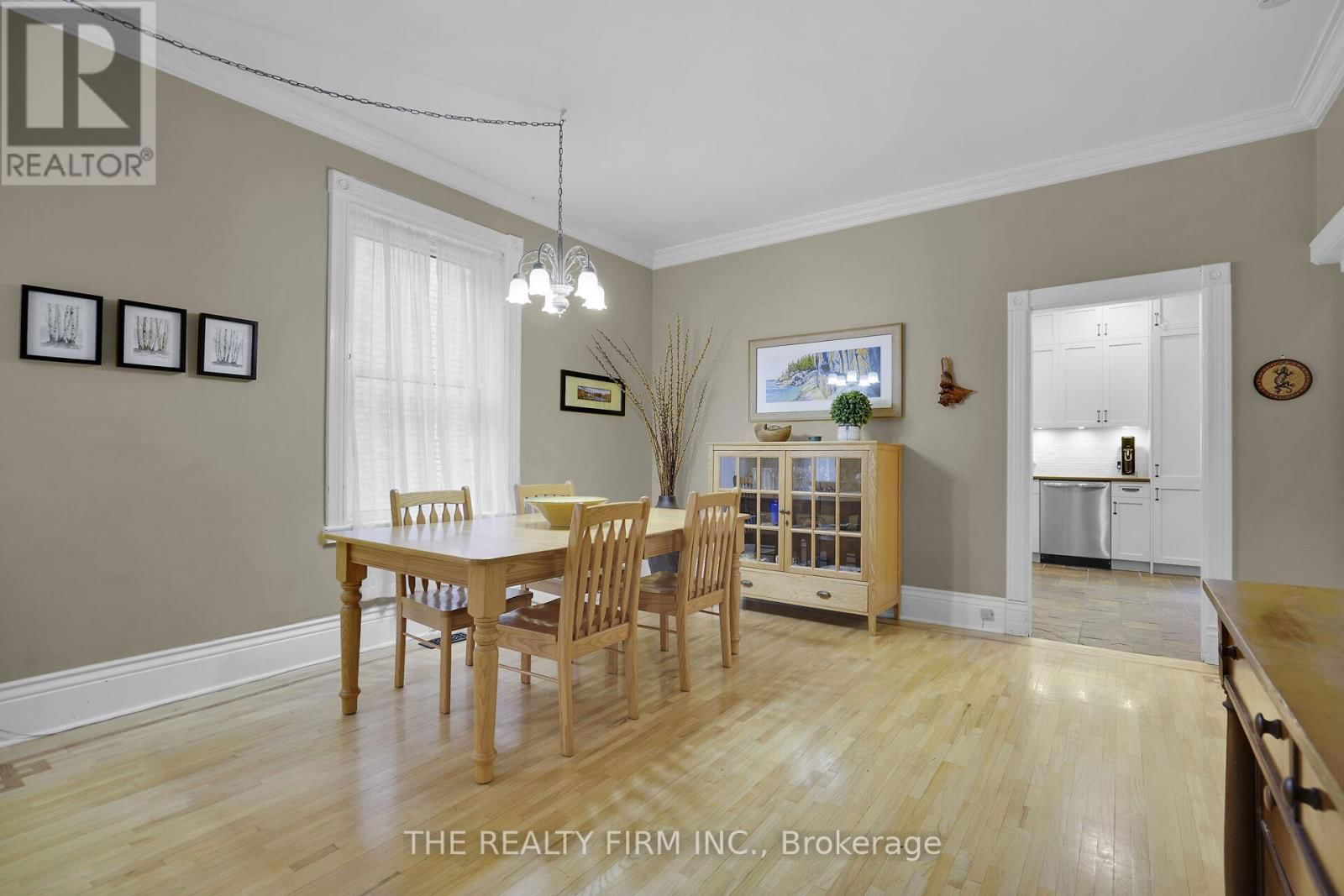 863 MAITLAND STREET Image 12