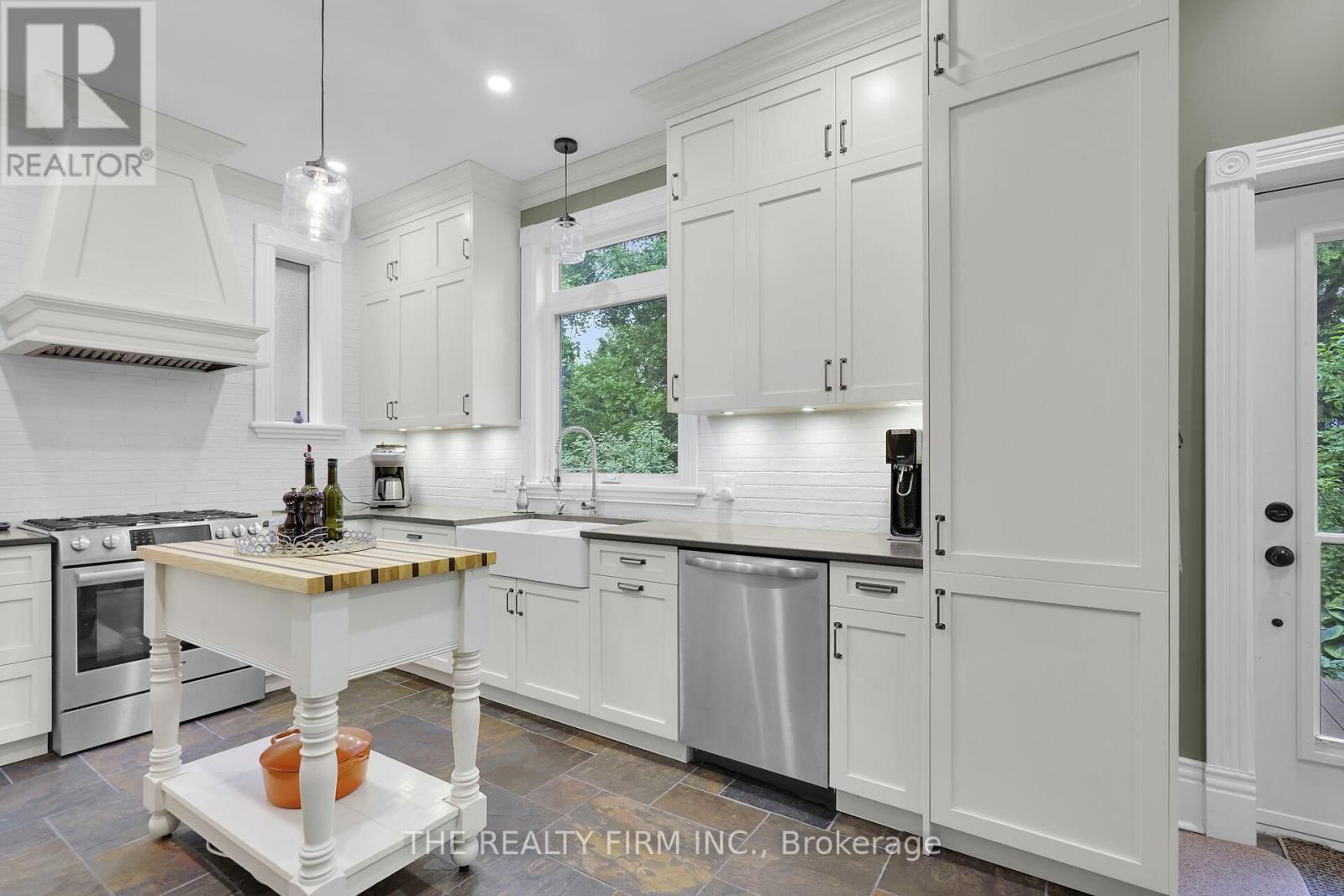 863 MAITLAND STREET Image 14